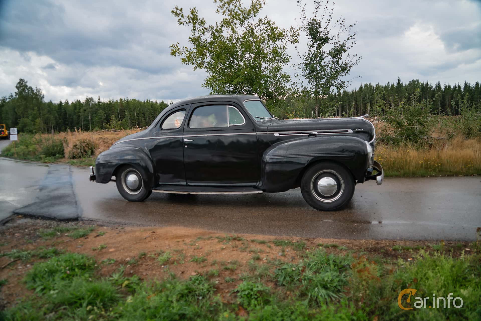 Dodge Luxury Liner DeLuxe Coupé 3.6 Manual, 87hp, 1940