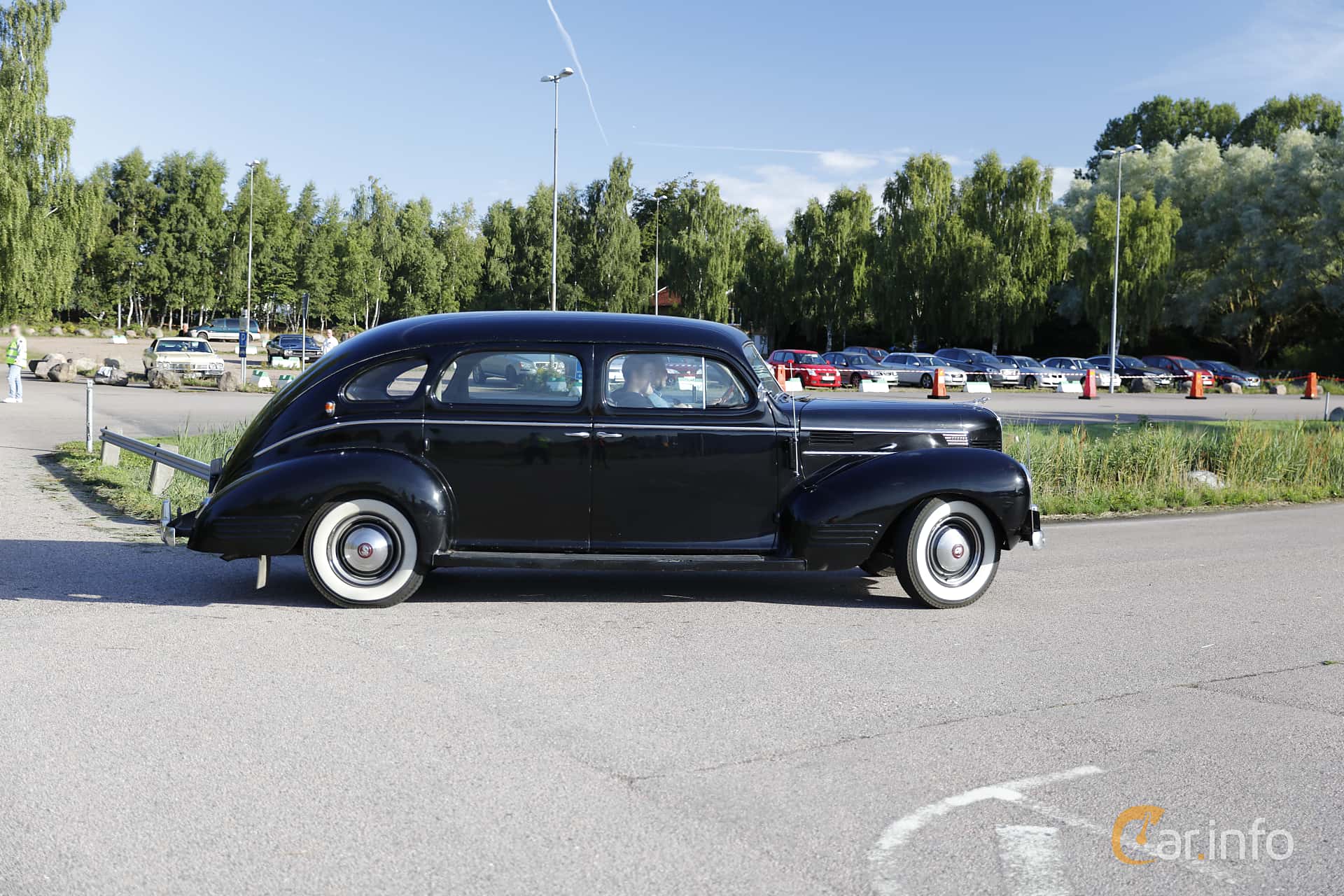 Dodge Luxury Liner DeLuxe 4-door Sedan 3.6 Manual, 87hp, 1939