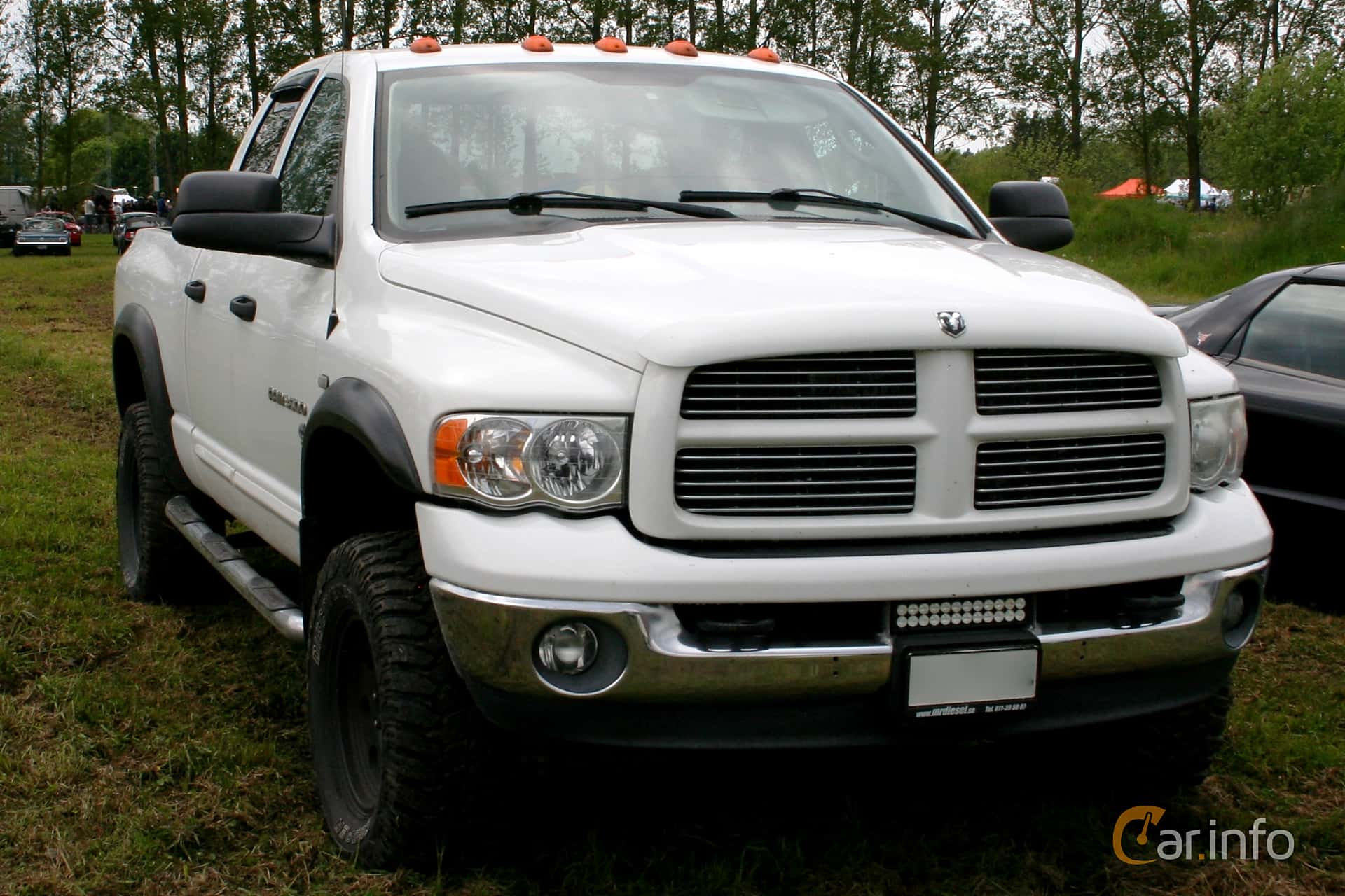Dodge Ram 1500 Mega Cab 5.9 V8 4WD 248hp, 2002