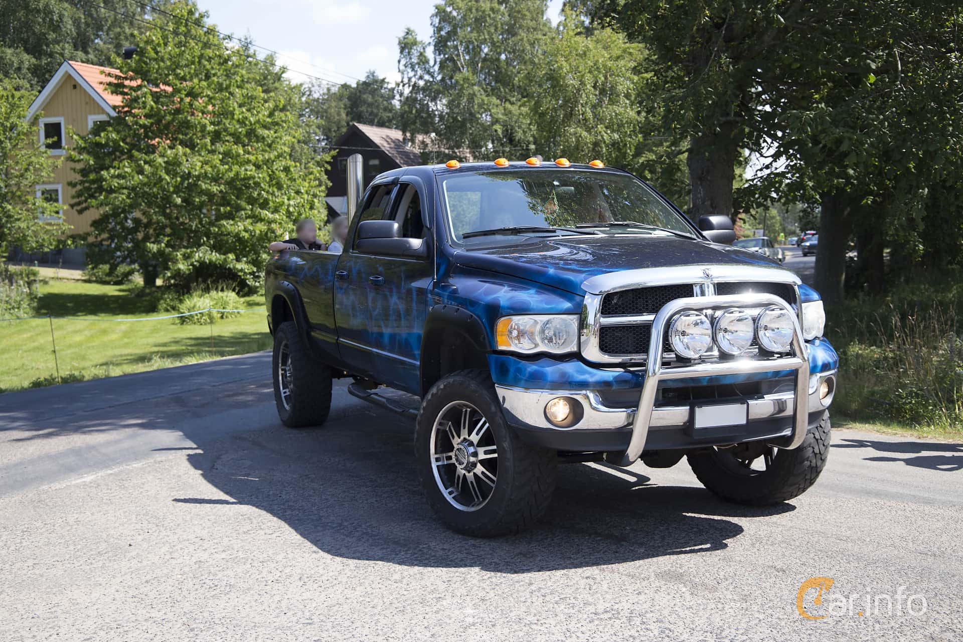 Dodge Ram 3500 Quad Cab 5.9 4WD 309hp, 2003