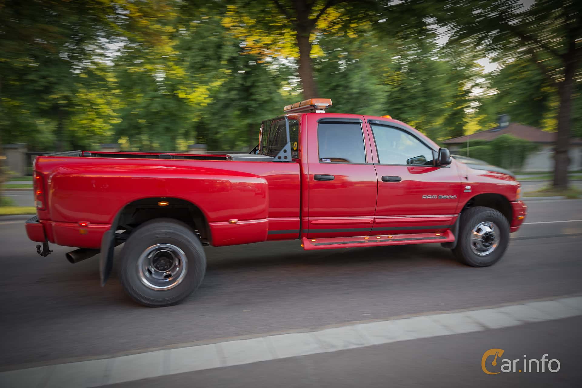 Dodge Ram 3500 Quad Cab 5.9 4WD  329hp, 2003