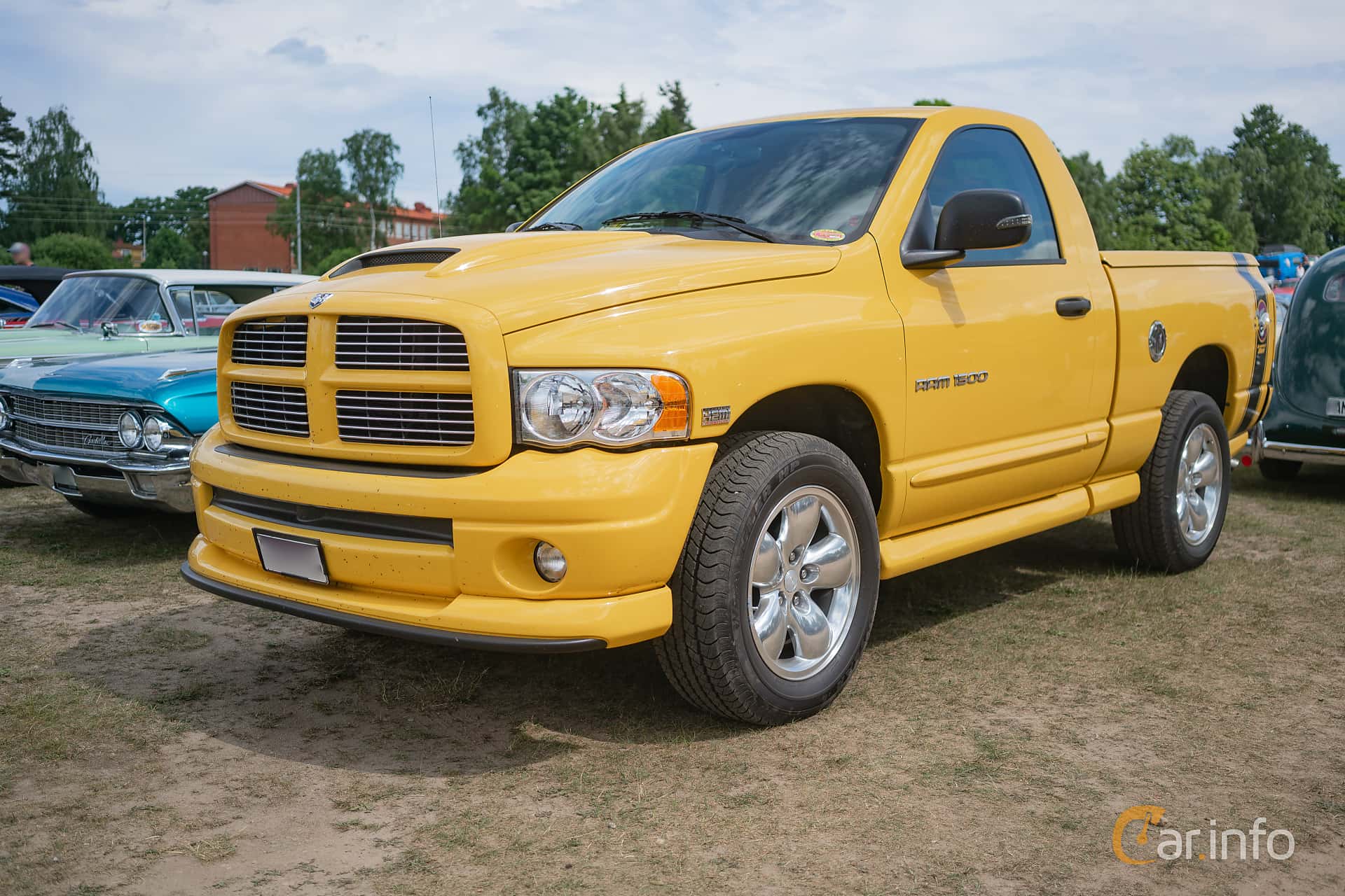 Dodge Ram 2500 Regular Cab 5.7 V8 4WD 349hp, 2003