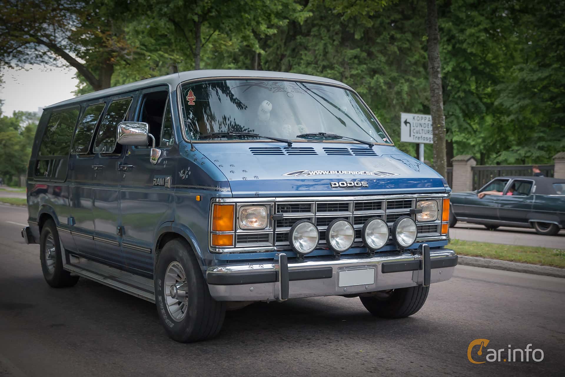 Dodge Ram B250 Conversion Van 5.9 V8 TorqueFlite, 177hp, 1986