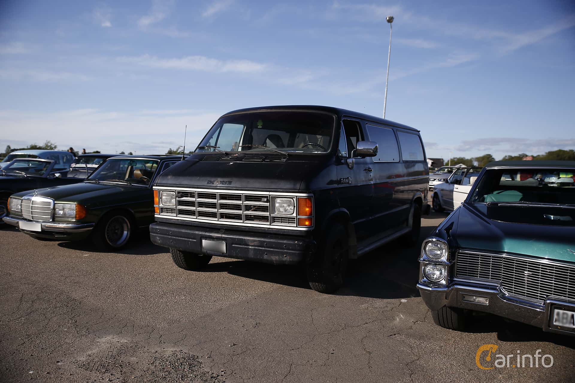 Dodge Ram B250 Wagon 5.2 V8 TorqueFlite, 177hp, 1986
