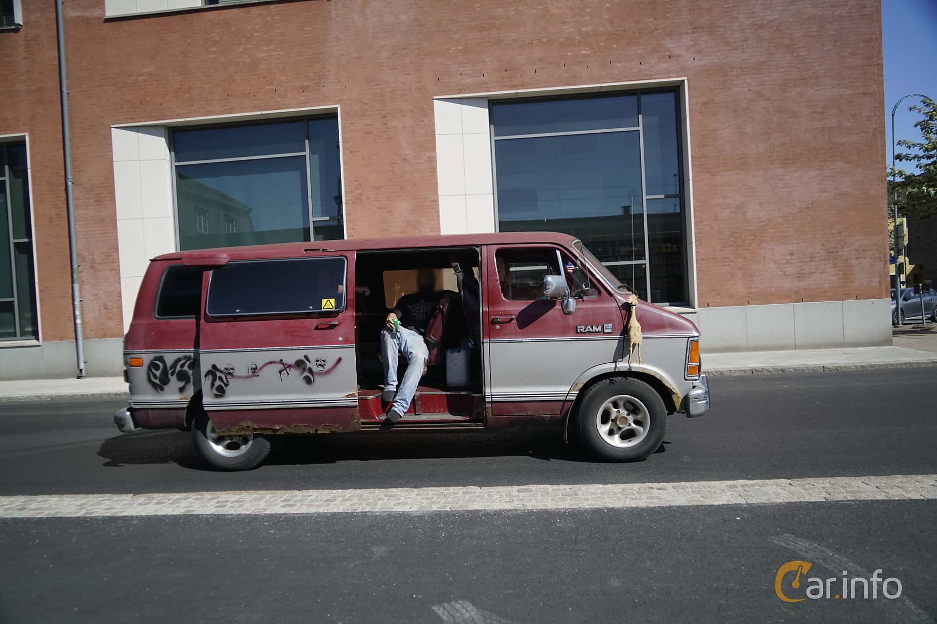 Dodge Ram B250 Wagon 5.2 V8 EFI TorqueFlite, 172hp, 1989