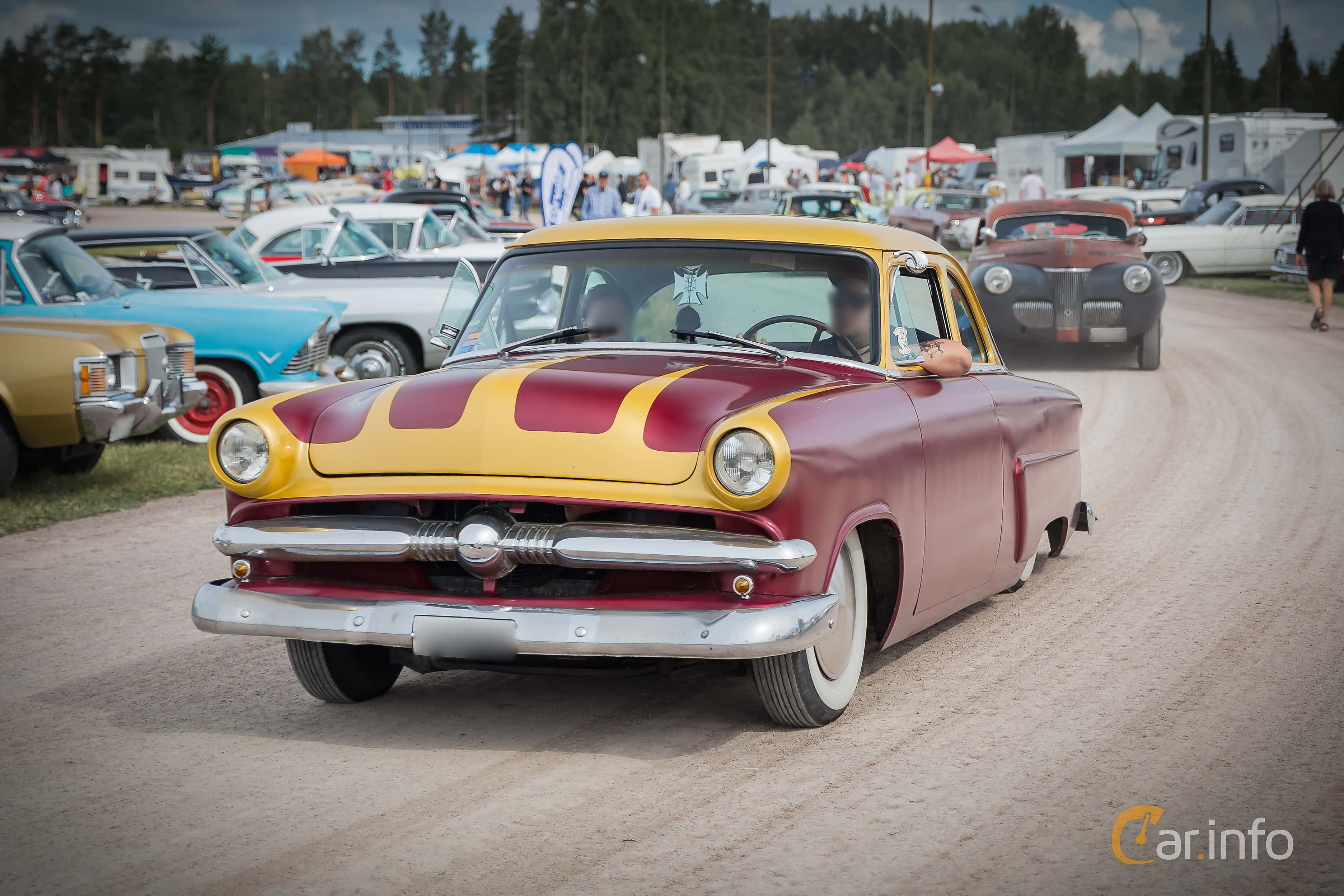 Ford Mainline Tudor Sedan 3.9 V8 Manual, 112hp, 1953