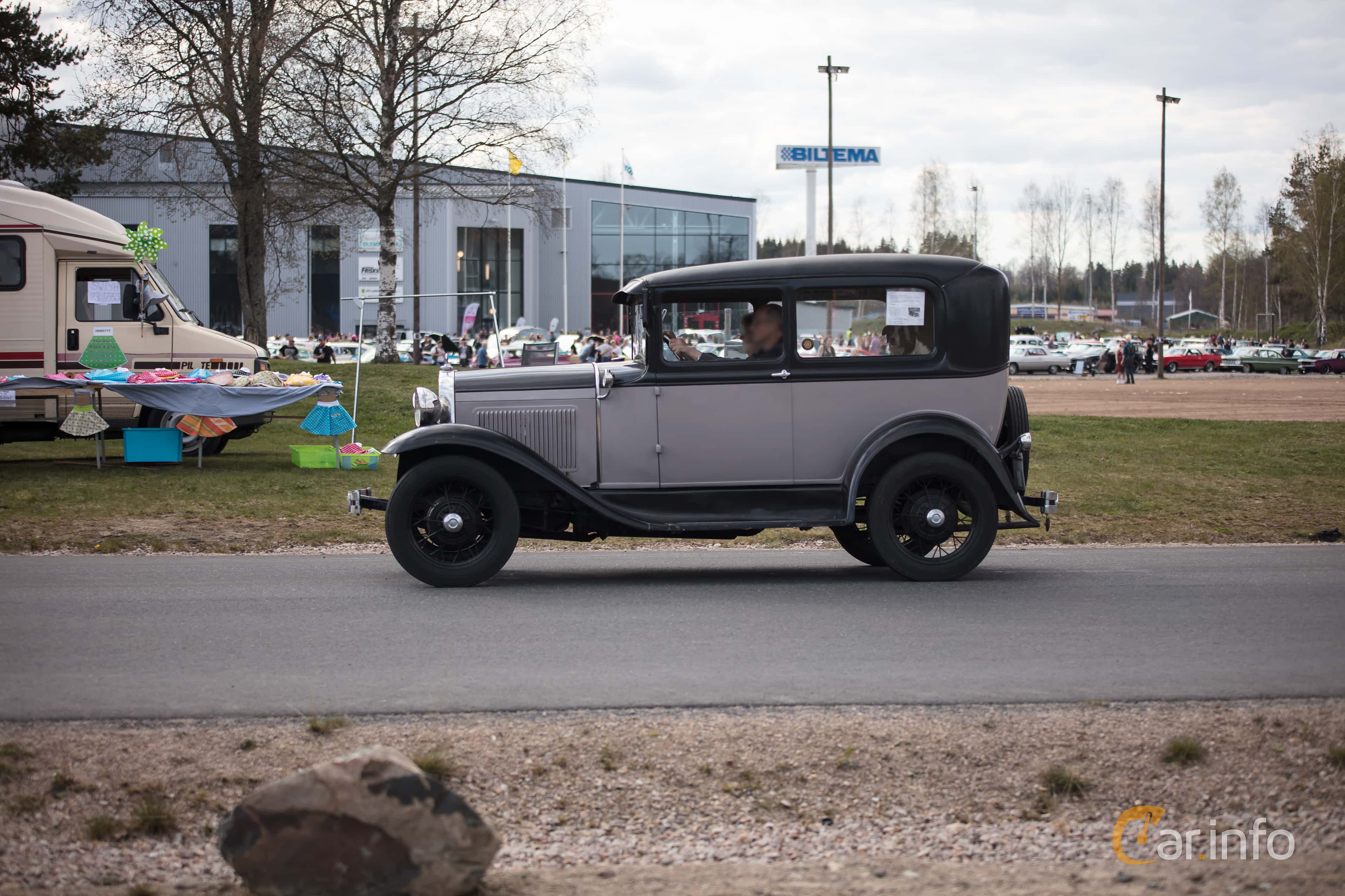 Ford Model A Tudor Sedan 2nd Generation Series II 3.3 Manual, 3-speed