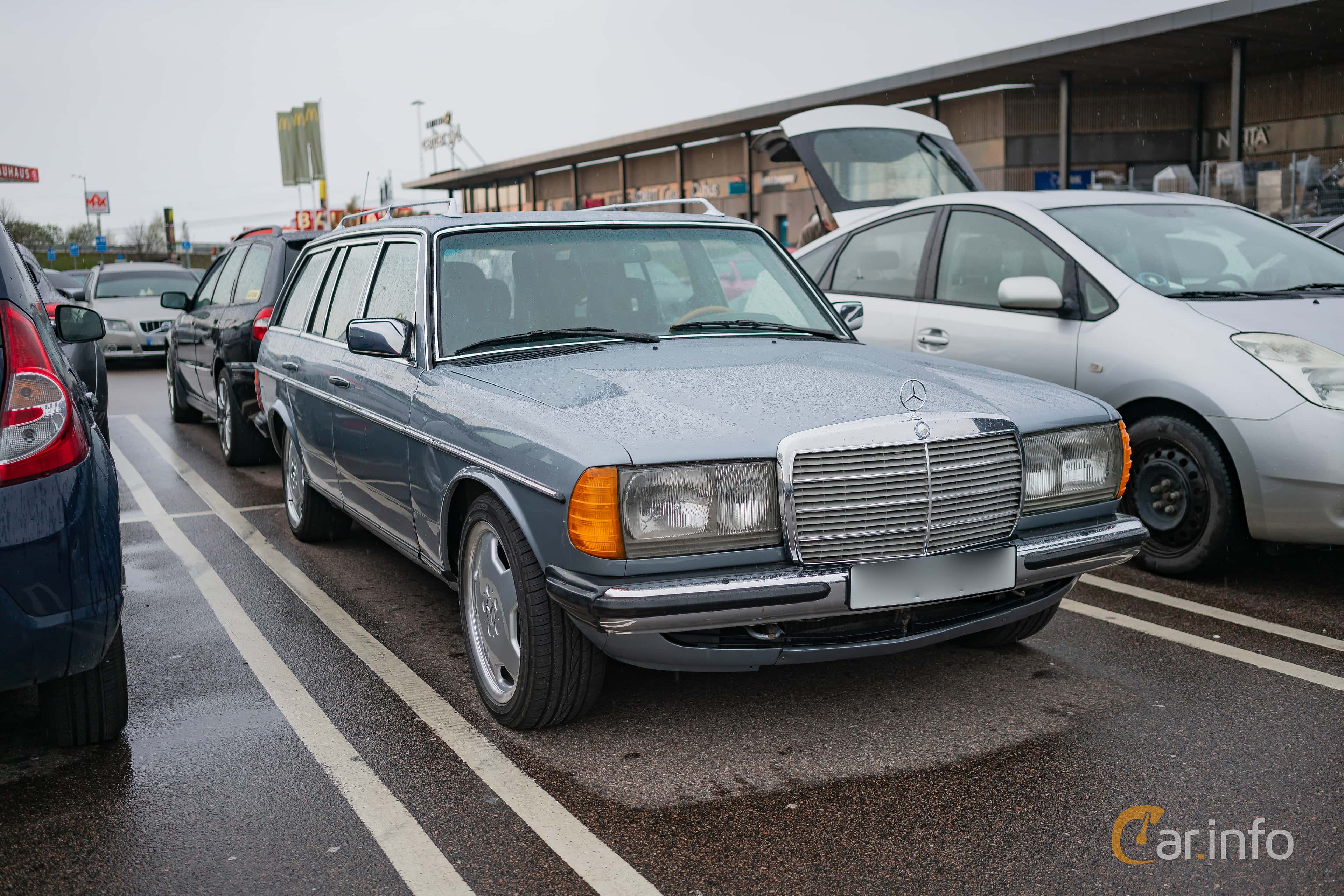 Mercedes-Benz 250 T  Automatic, 140hp, 1980