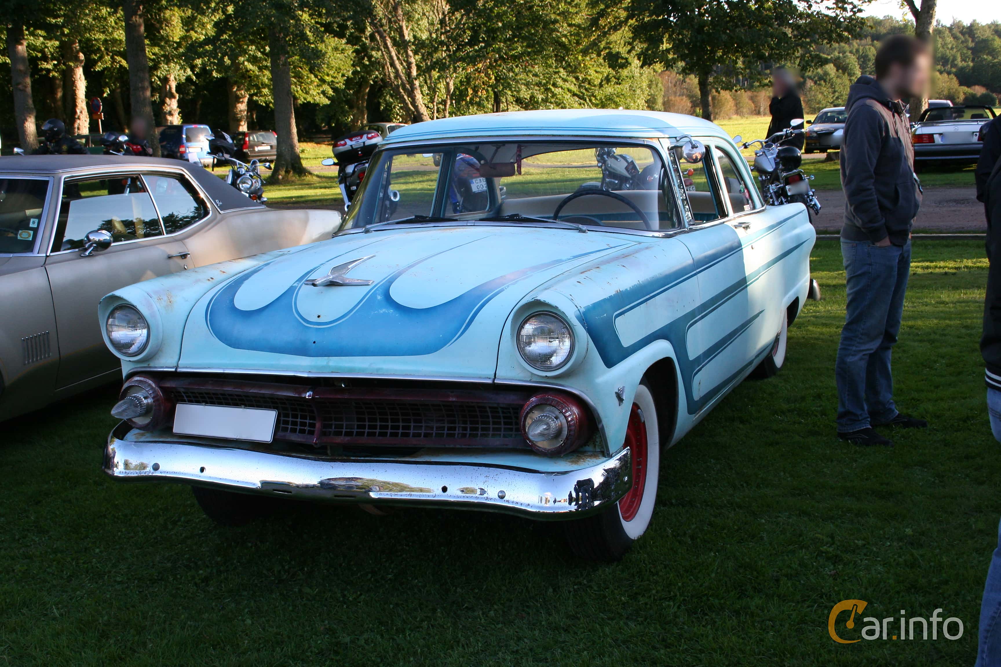 Ford Customline Tudor Sedan 4.5 V8 Manual, 165hp, 1955