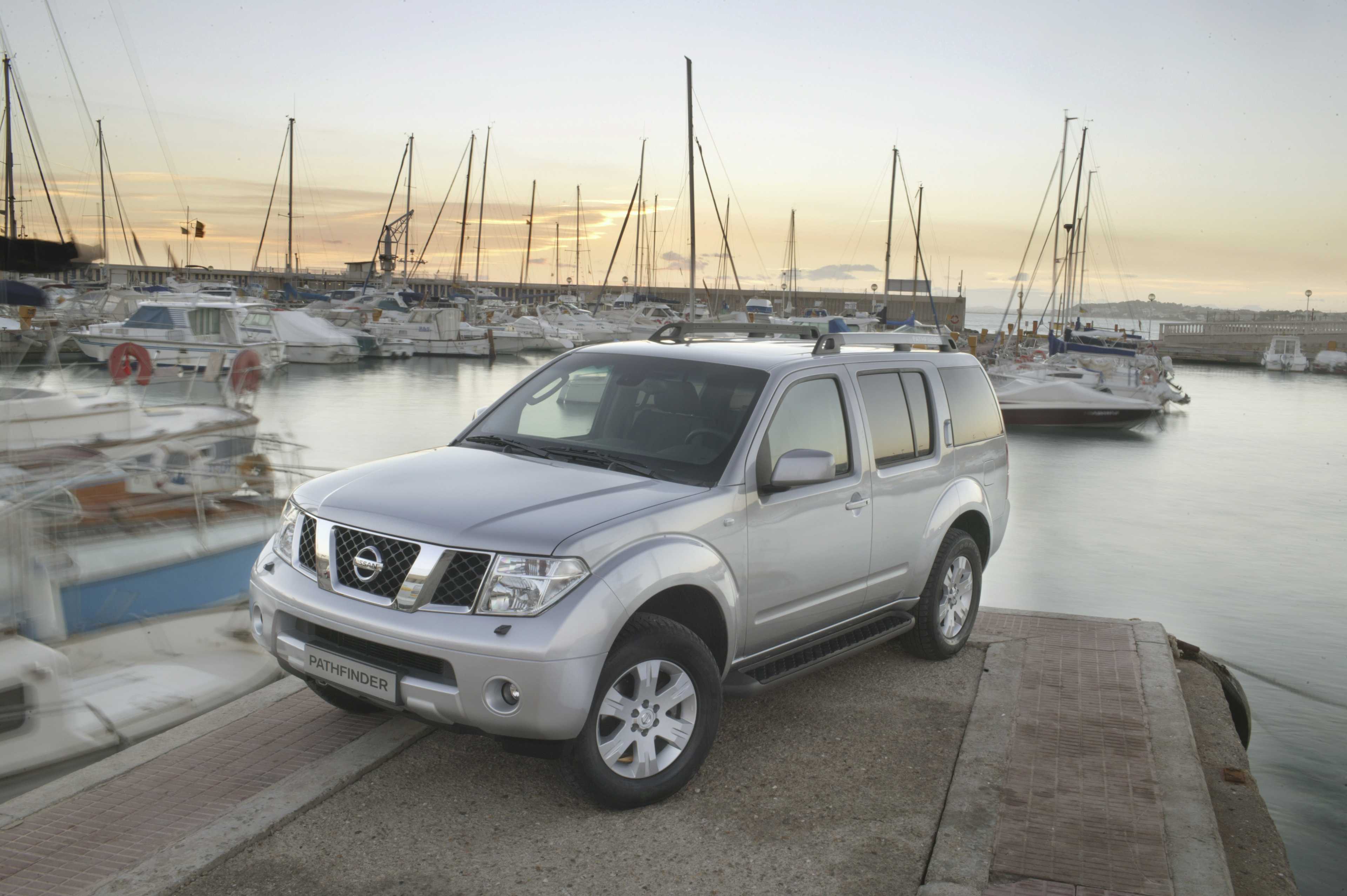 Nissan Pathfinder 2.5 4WD Automatic, 5-speed