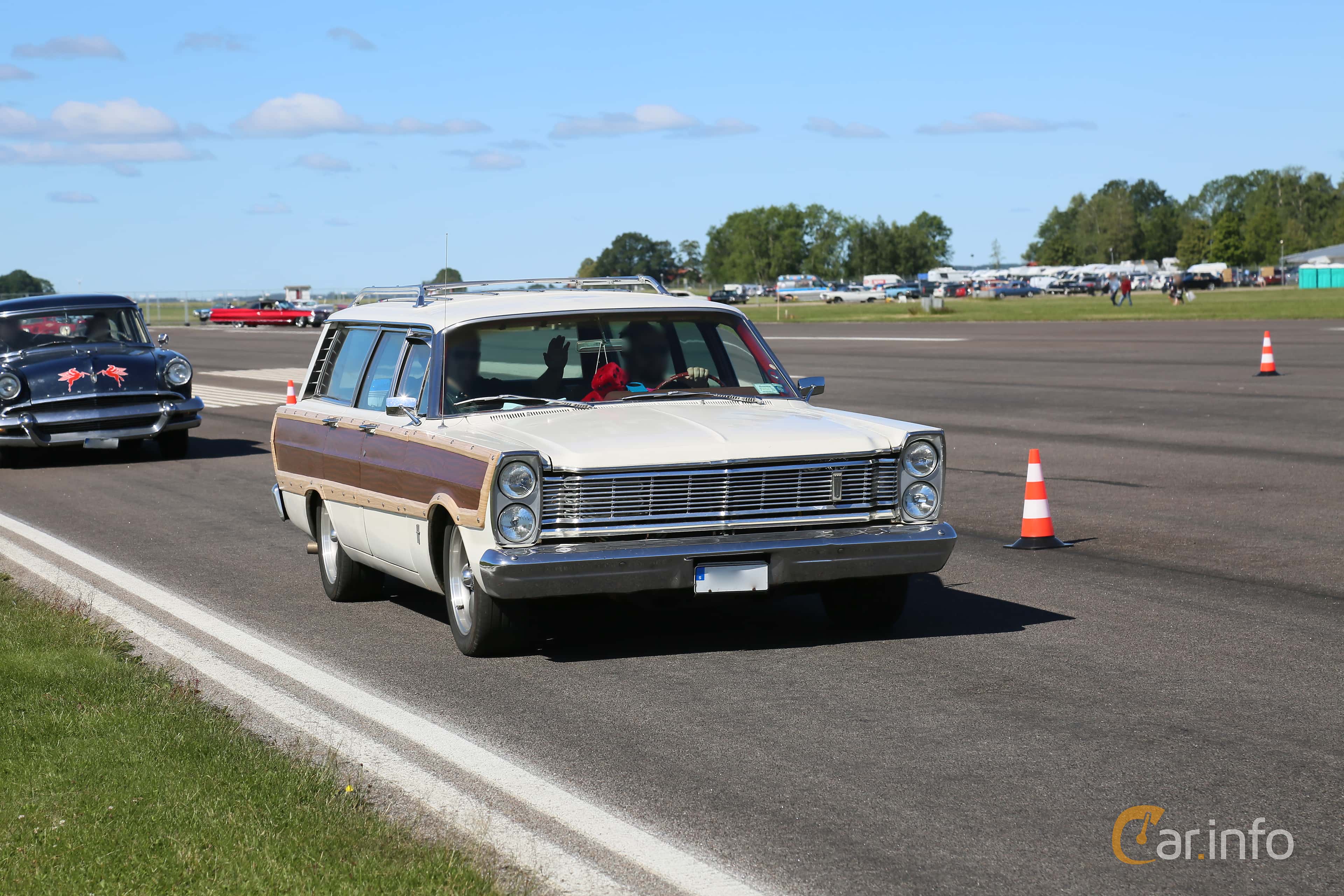 Ford Country Squire 2-seat 5.8 V8 Automatic, 254hp, 1966