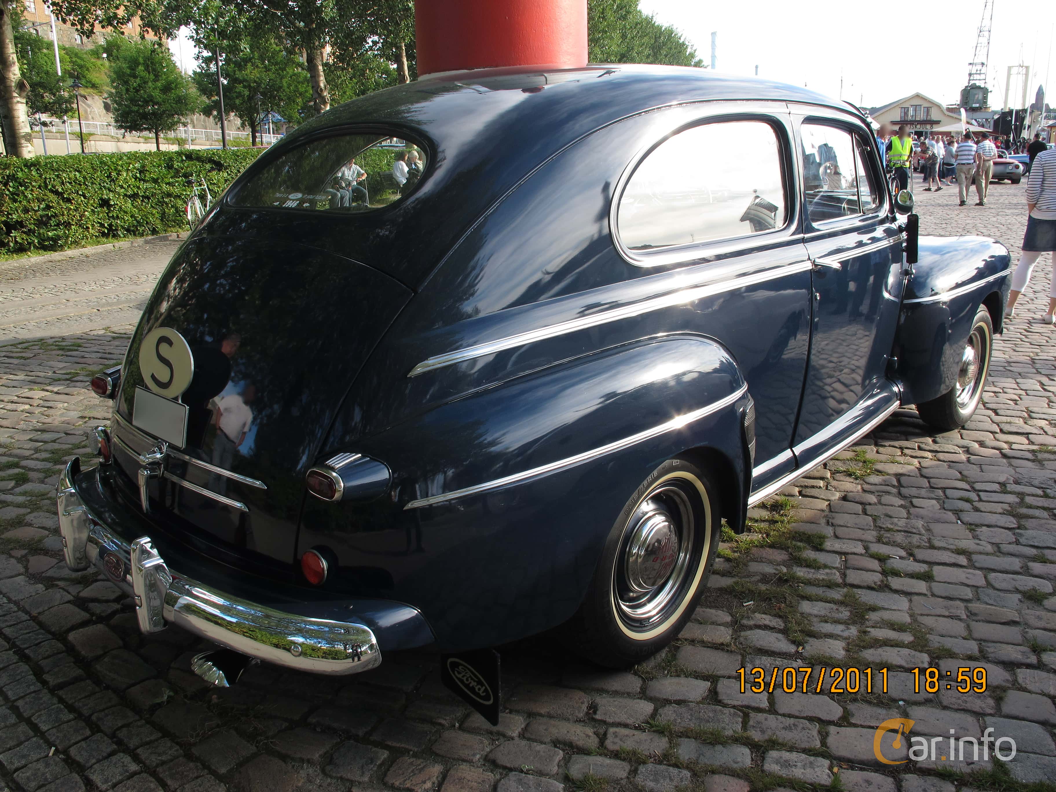 Ford Super Deluxe Tudor Sedan 3.9 V8 Manual, 102hp, 1946