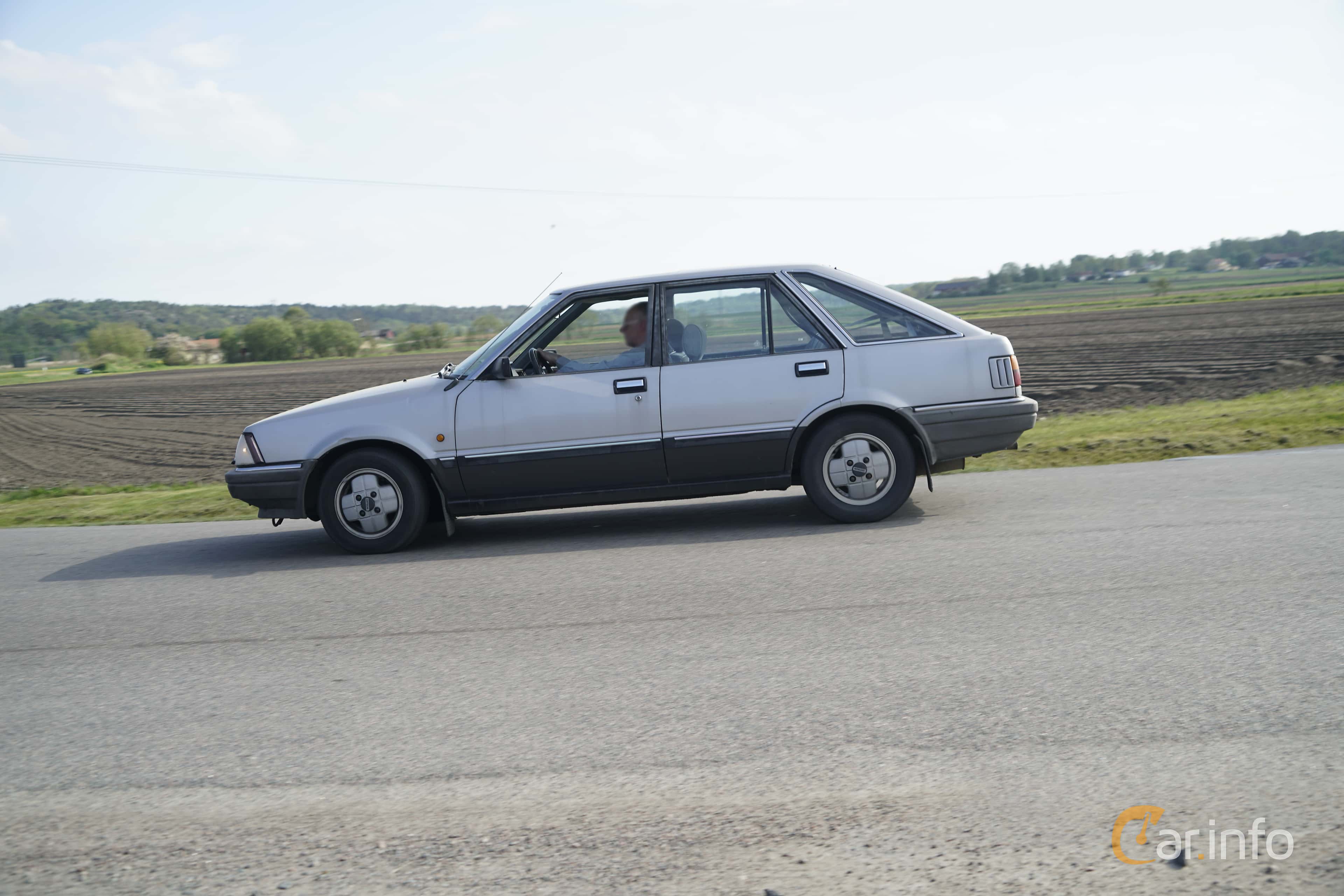 Nissan Stanza 1.8 T11