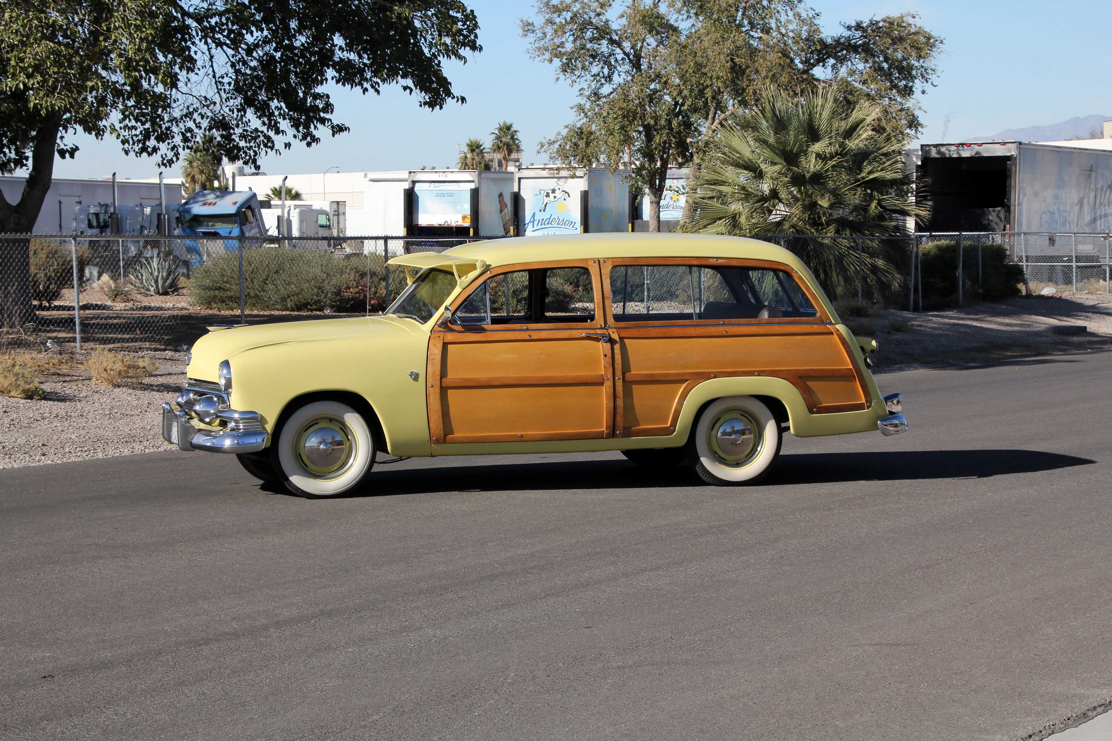 Ford Custom Deluxe Country Squire 3.9 V8 Manual, 102hp, 1951