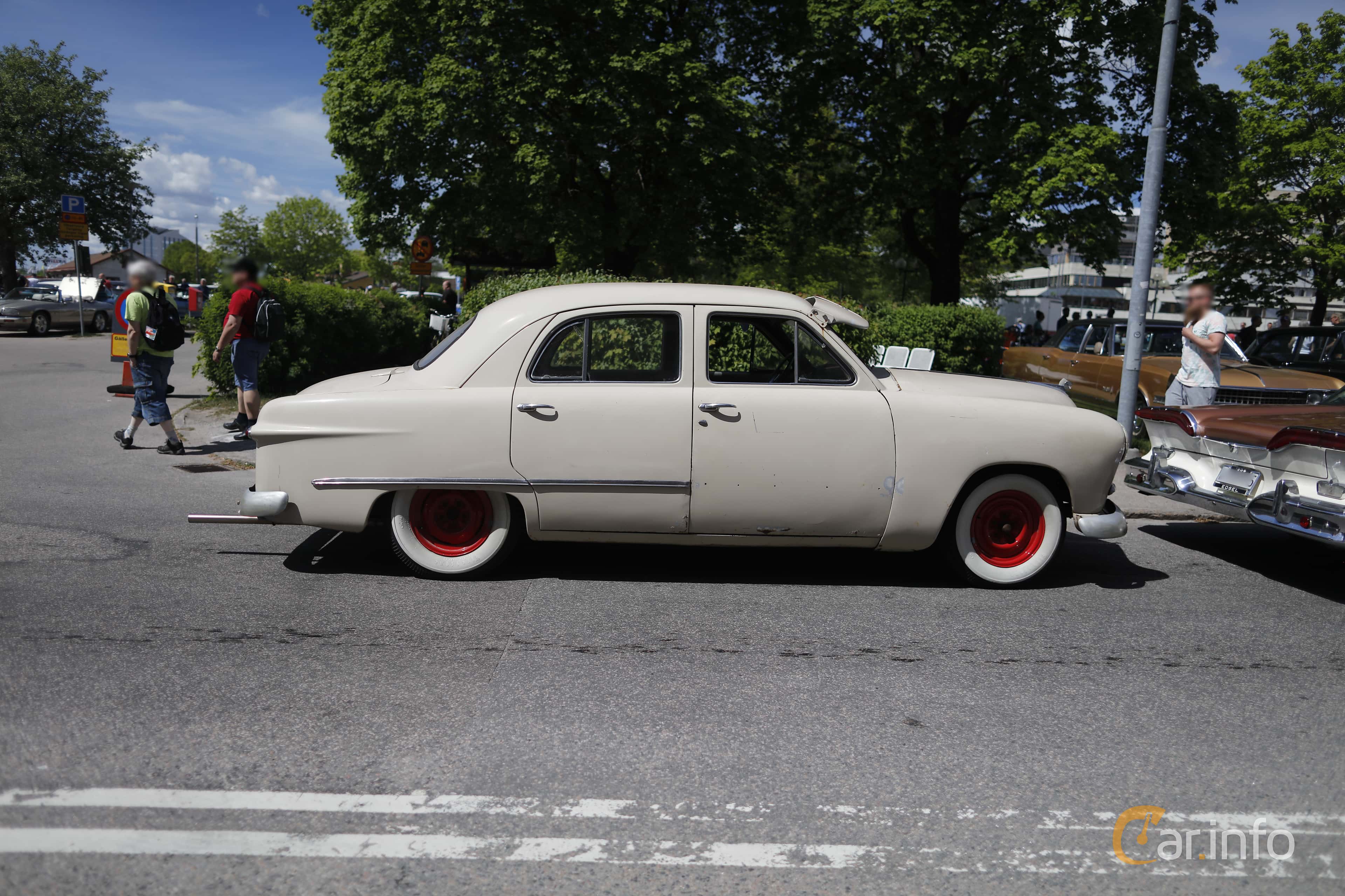Ford Custom Fordor Sedan 1st Generation 3.7