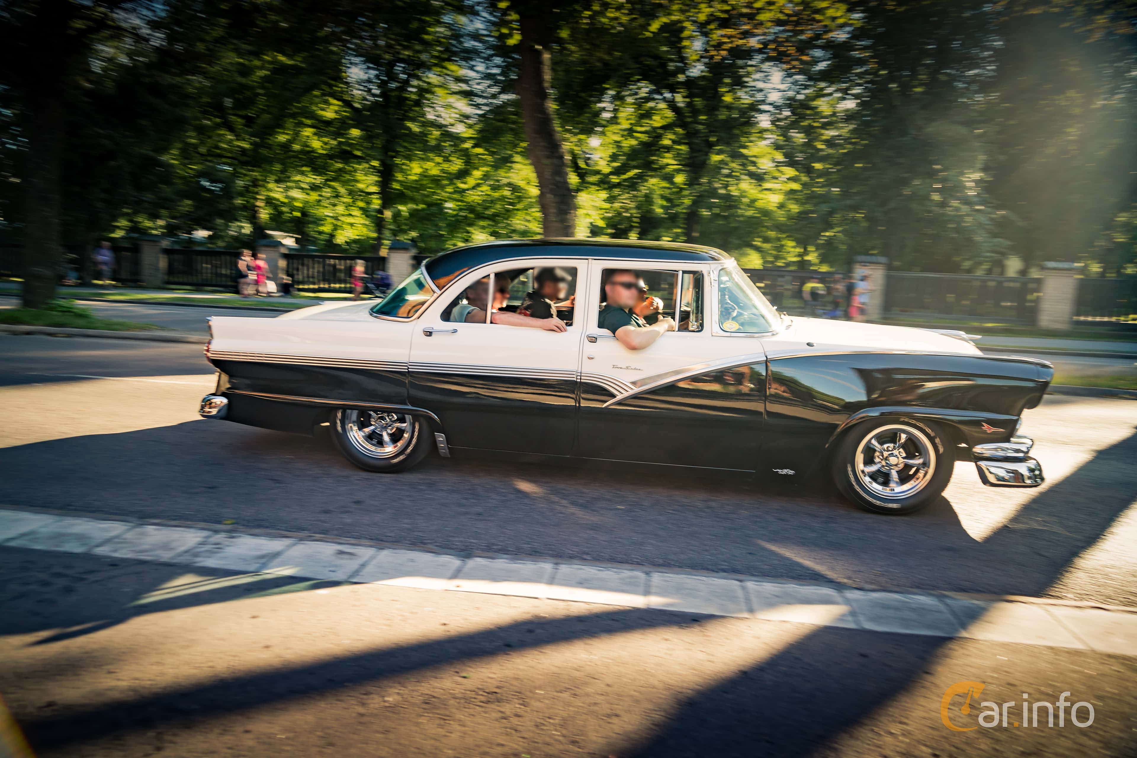 Ford Fairlane Town Sedan 4.8 V8 Automatic, 205hp, 1956