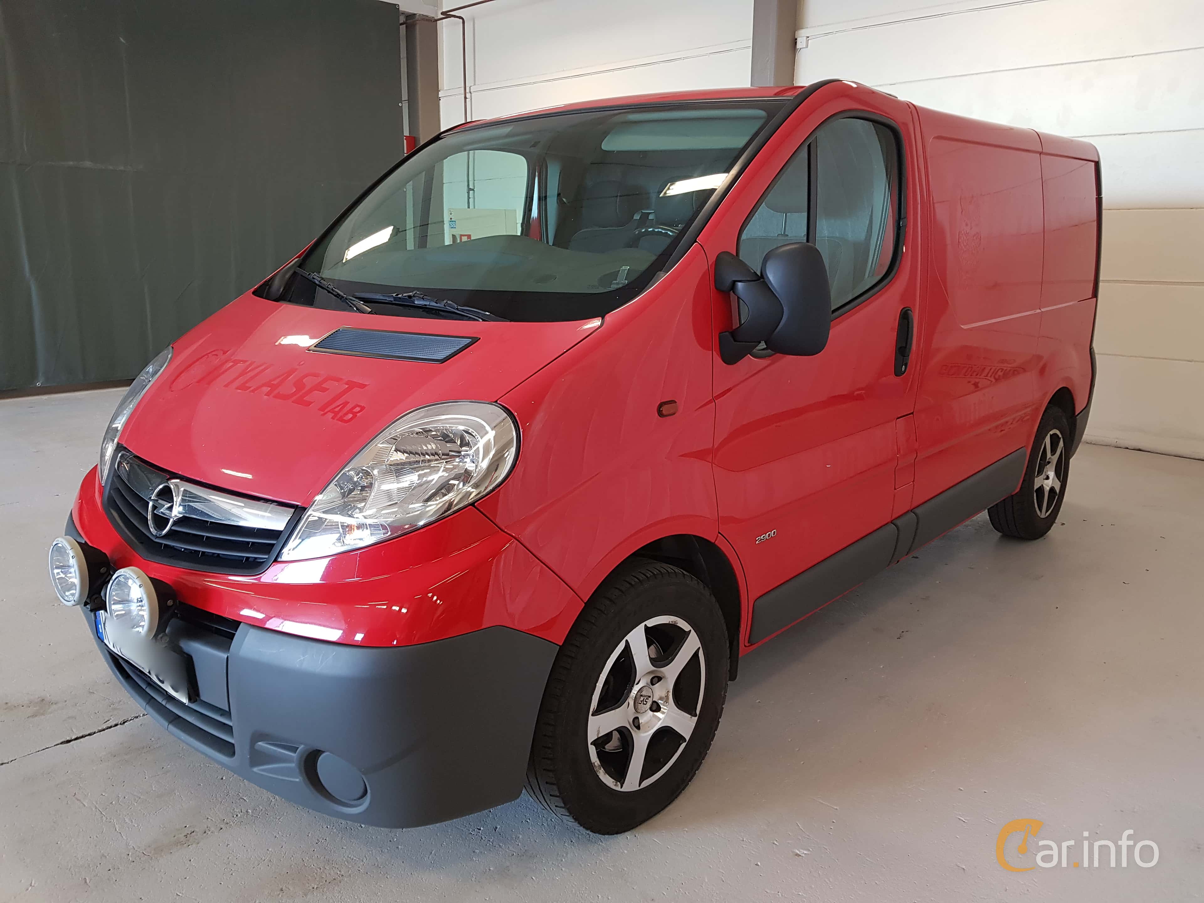 Opel Vivaro Van 2.5 CDTI 146hp, 2011