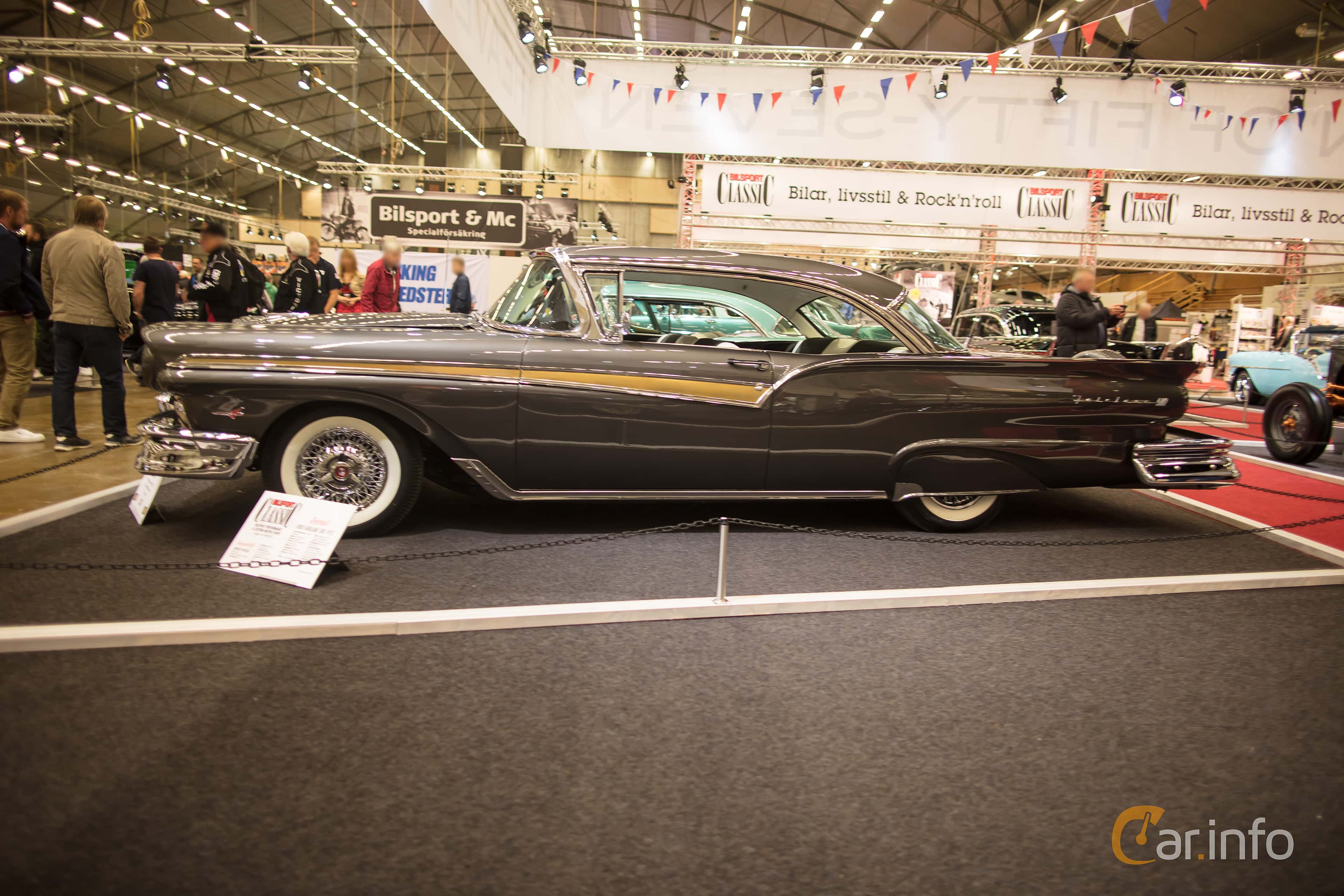 Ford Fairlane 500 Club Victoria 4.8 V8 215hp, 1957