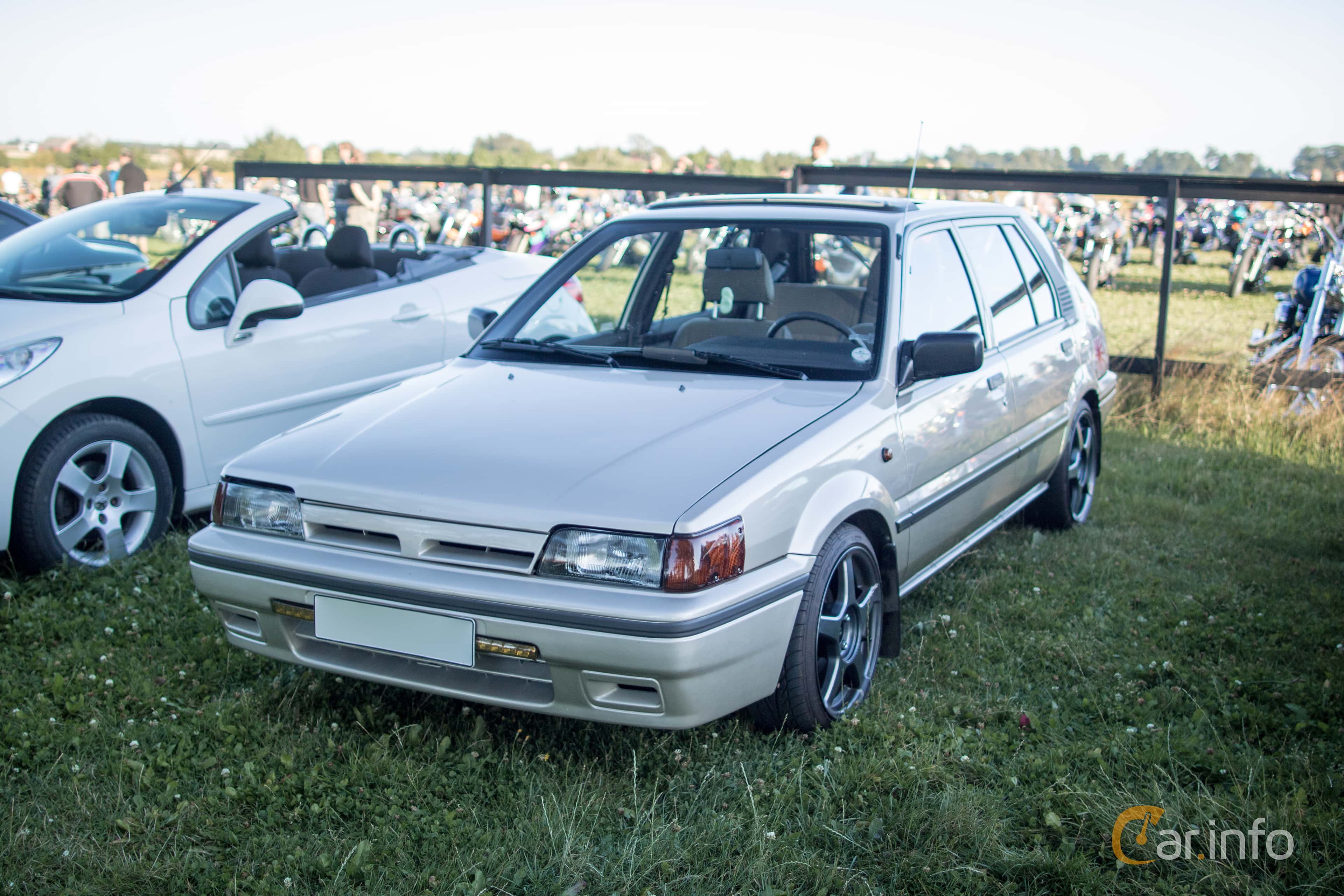 Nissan Sunny 5-door Hatchback 1.6 4WD 73hp, 1985