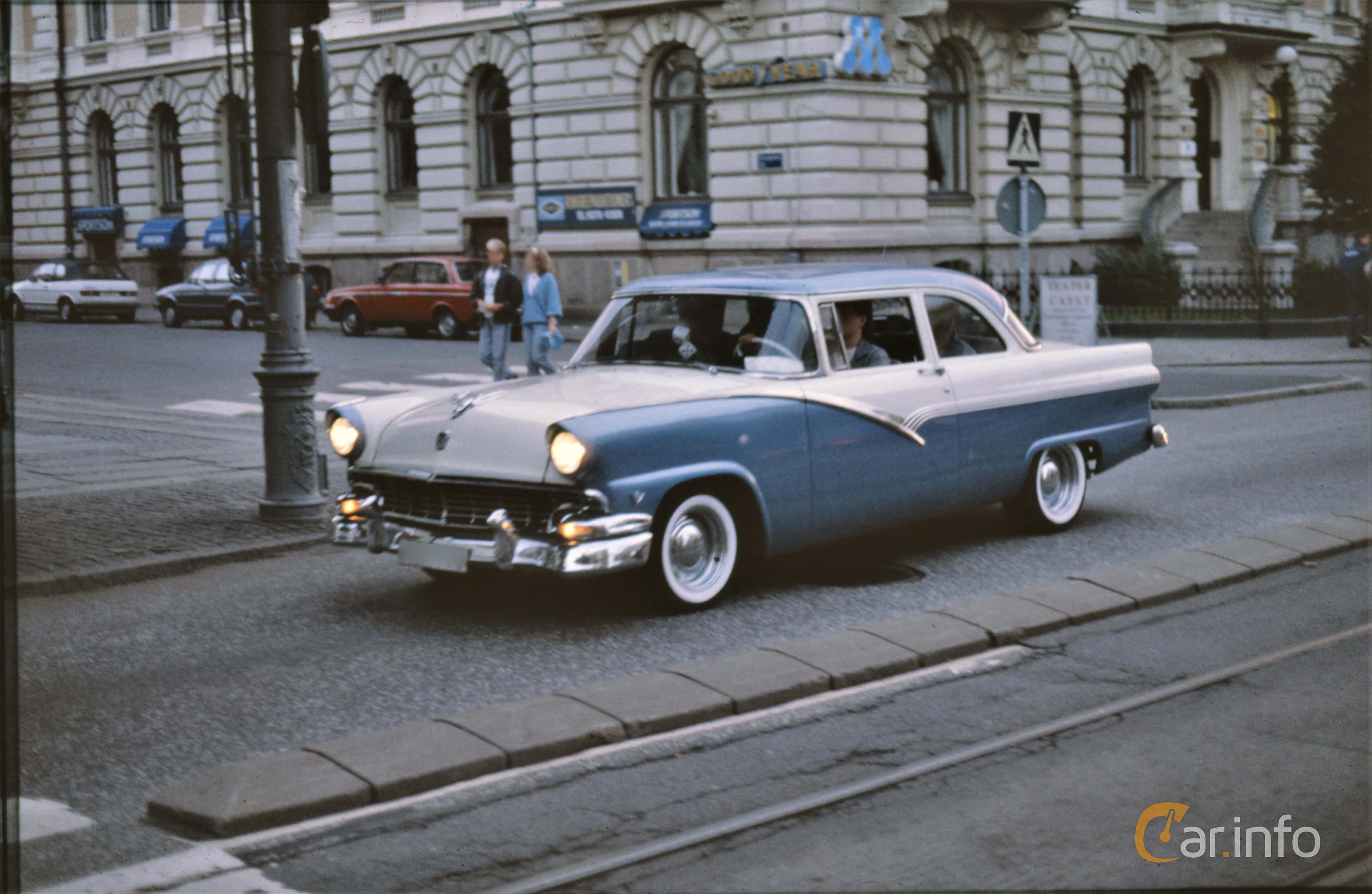 Ford Mainline Tudor Sedan 3.7 Manual, 139hp, 1956