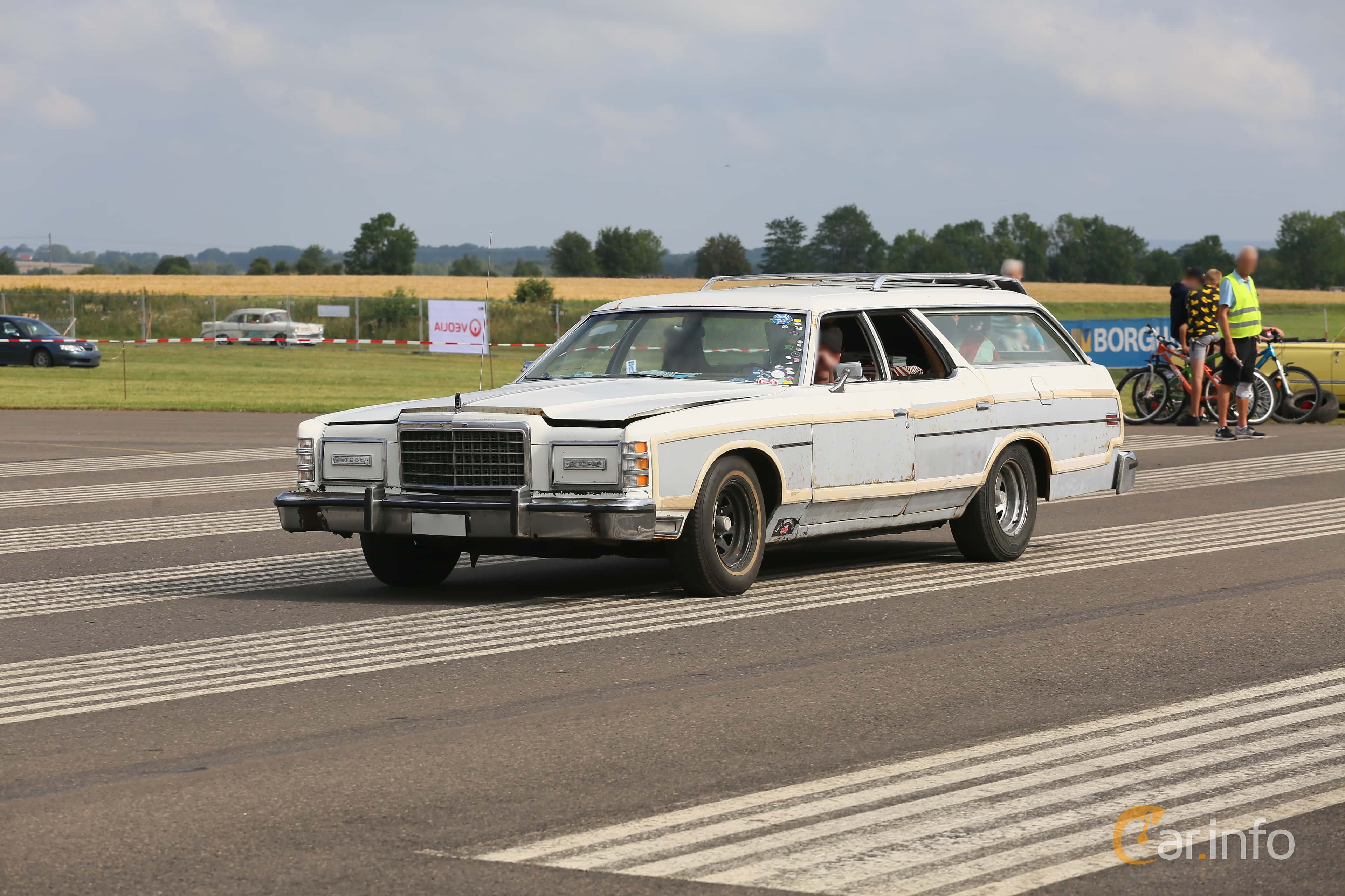 Ford LTD Country Squire 7.5 V8 Automatic, 223hp, 1975