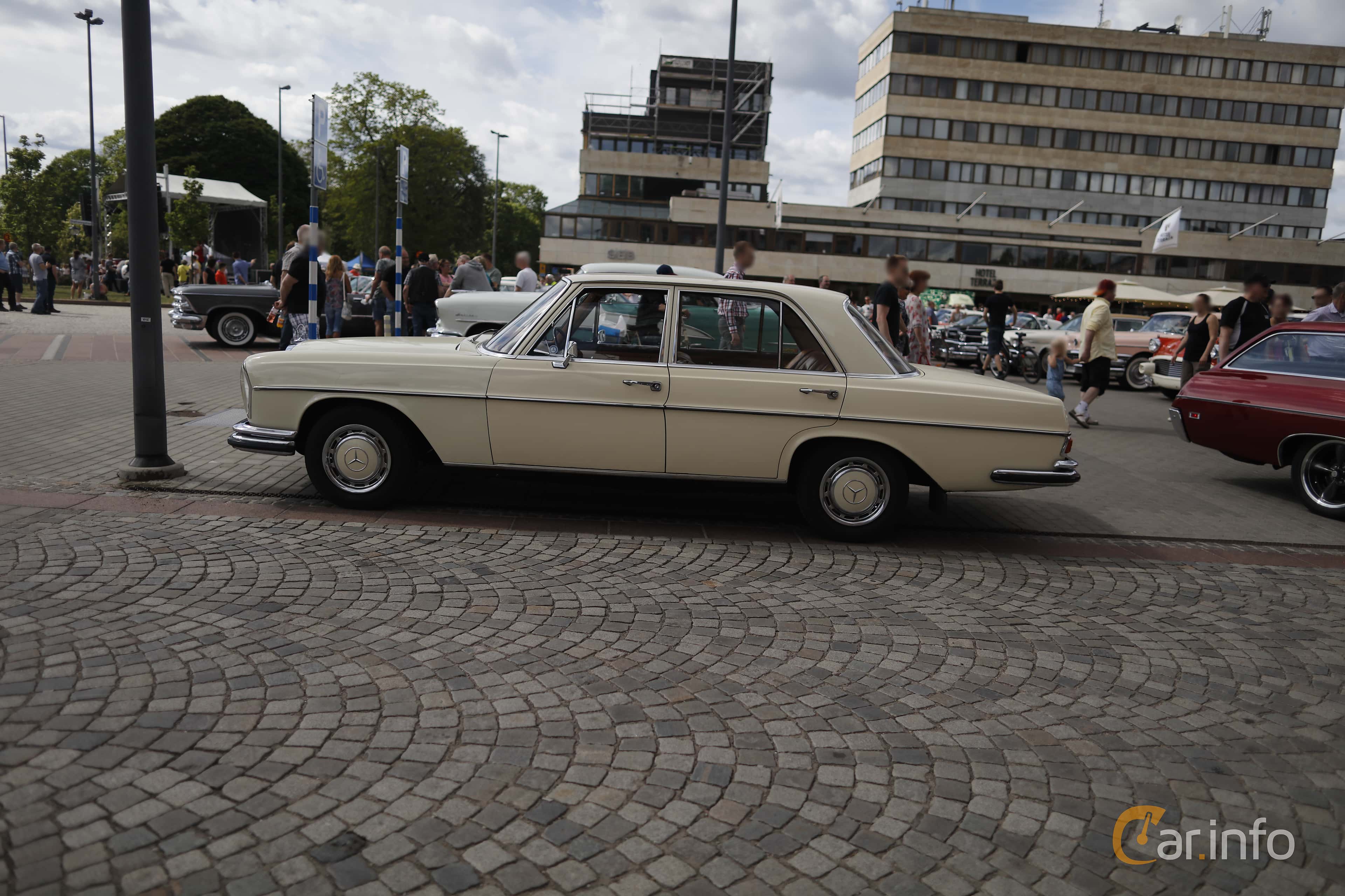 Mercedes-Benz 250 SE
