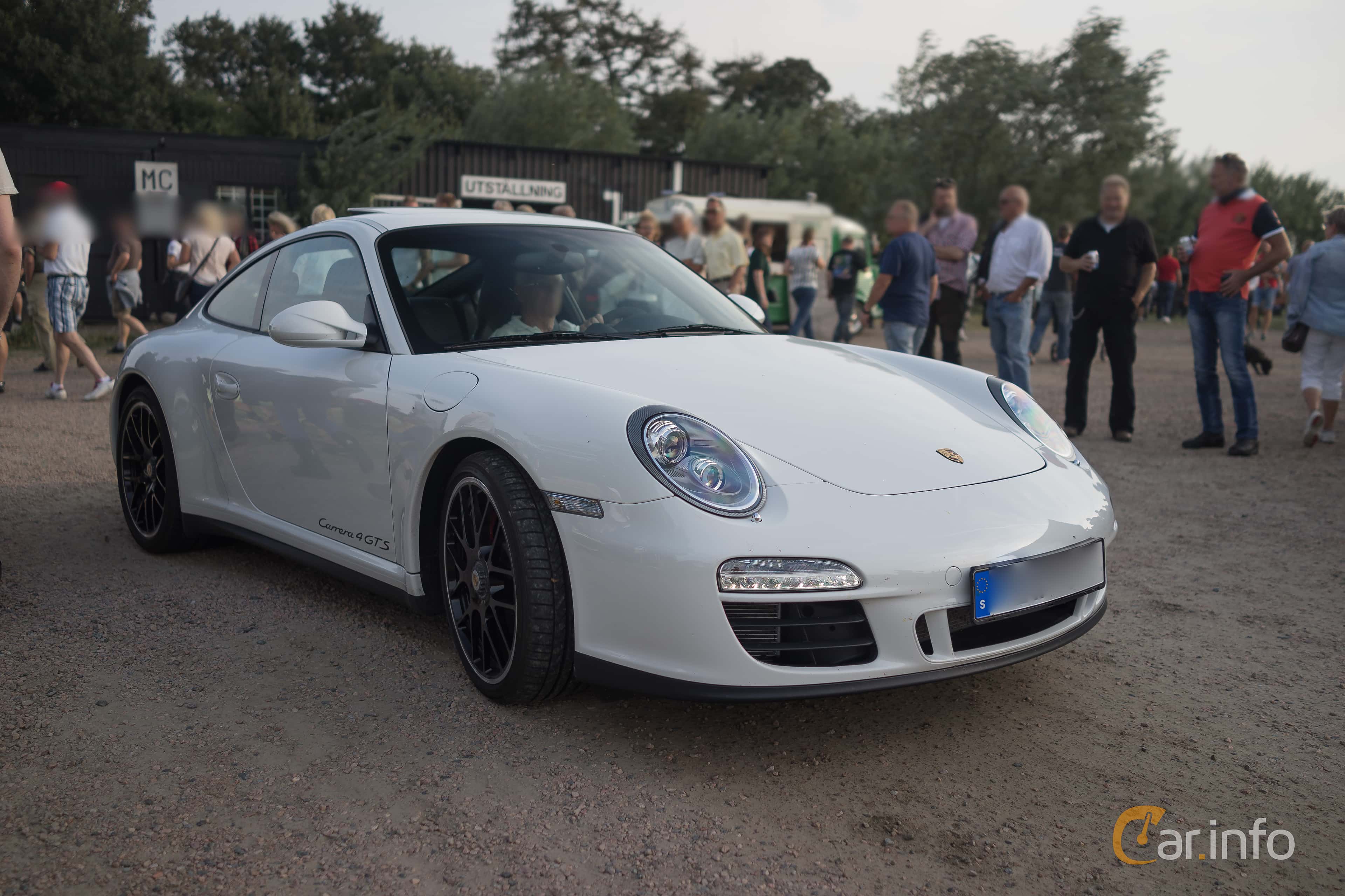 Porsche 911 Carrera 4 GTS