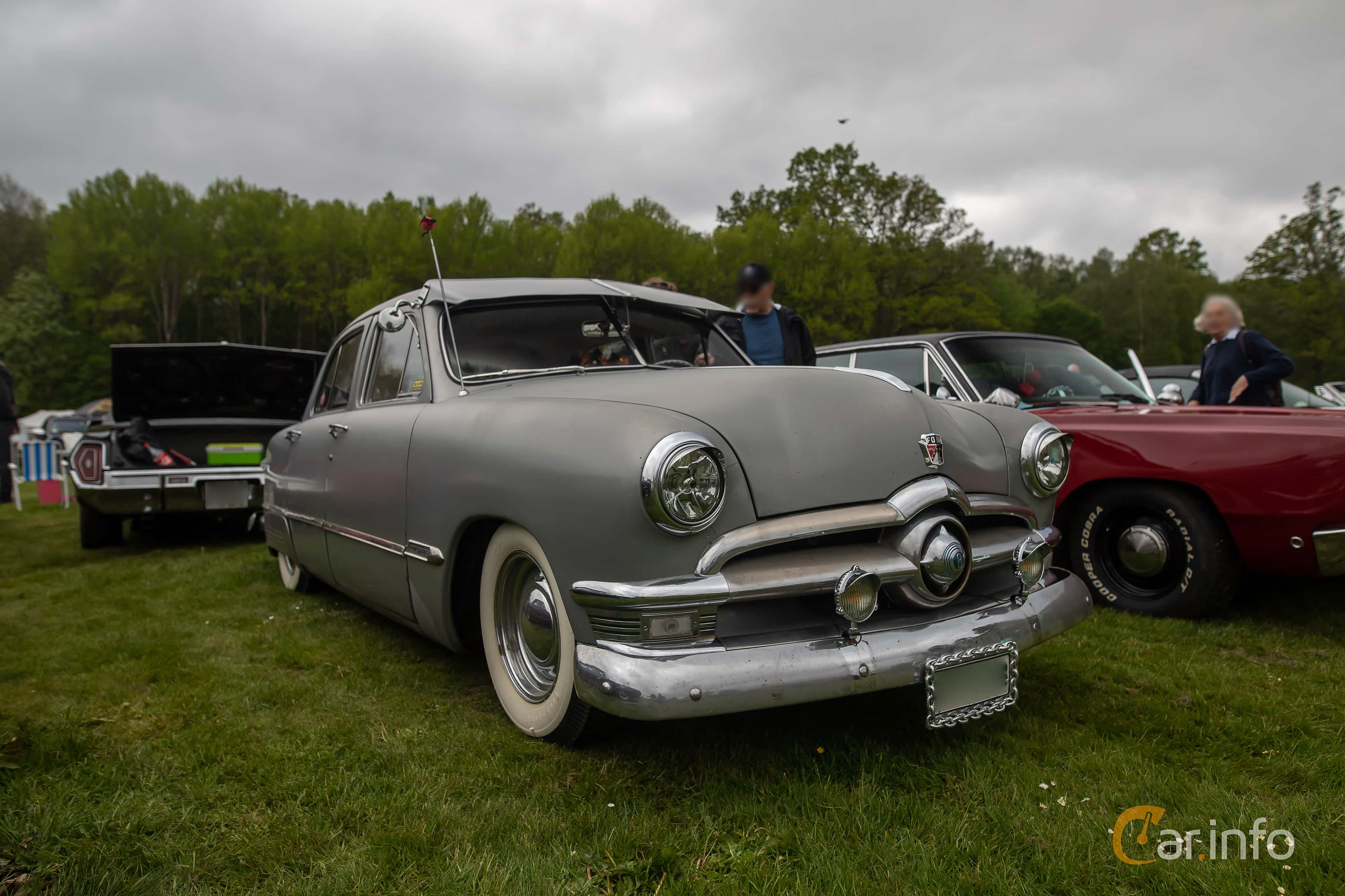 Ford Custom Deluxe Fordor Sedan 3.9 V8 Manual, 102hp, 1950