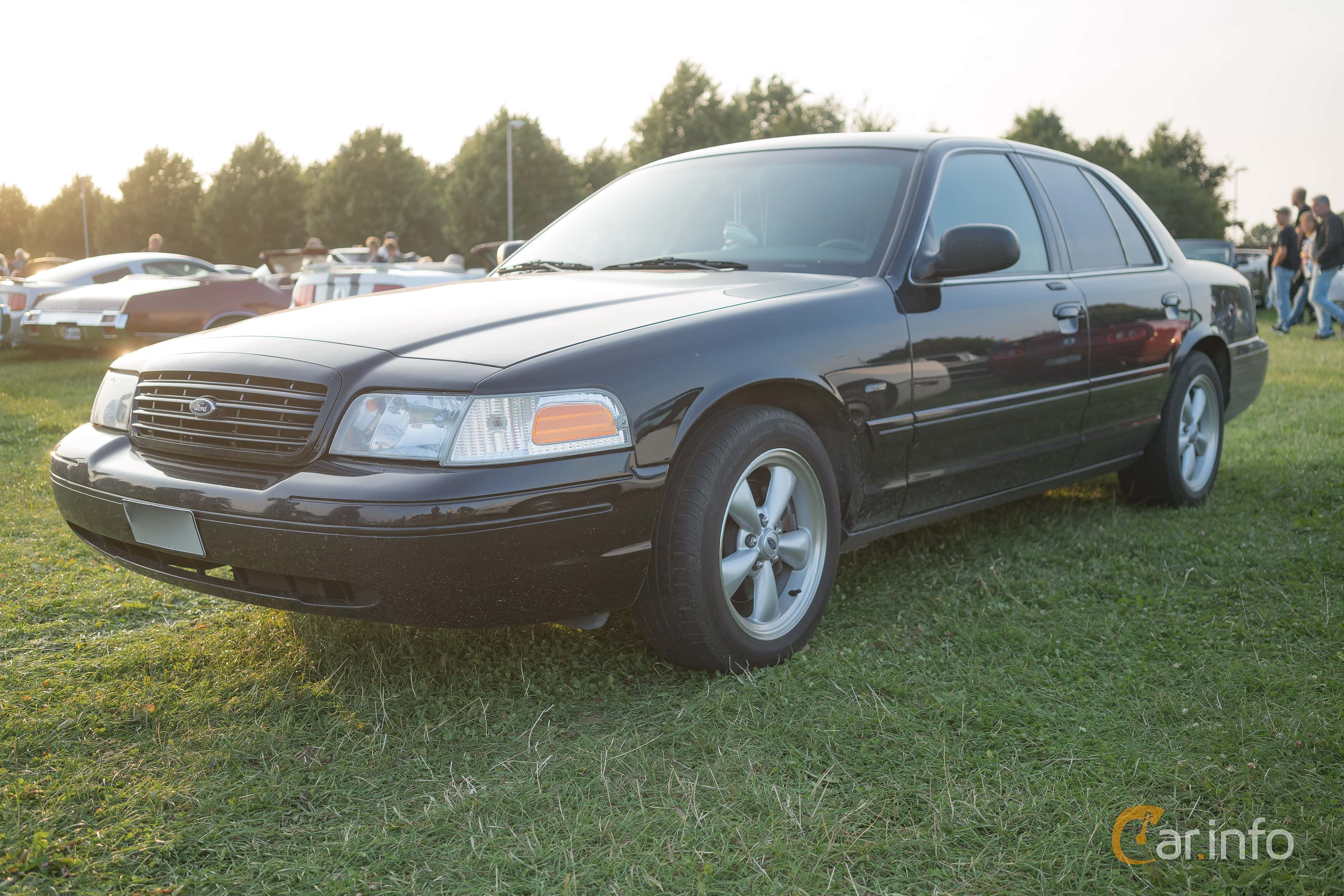 Ford Crown Victoria 4.6 V8 Automatic, 242hp, 2009