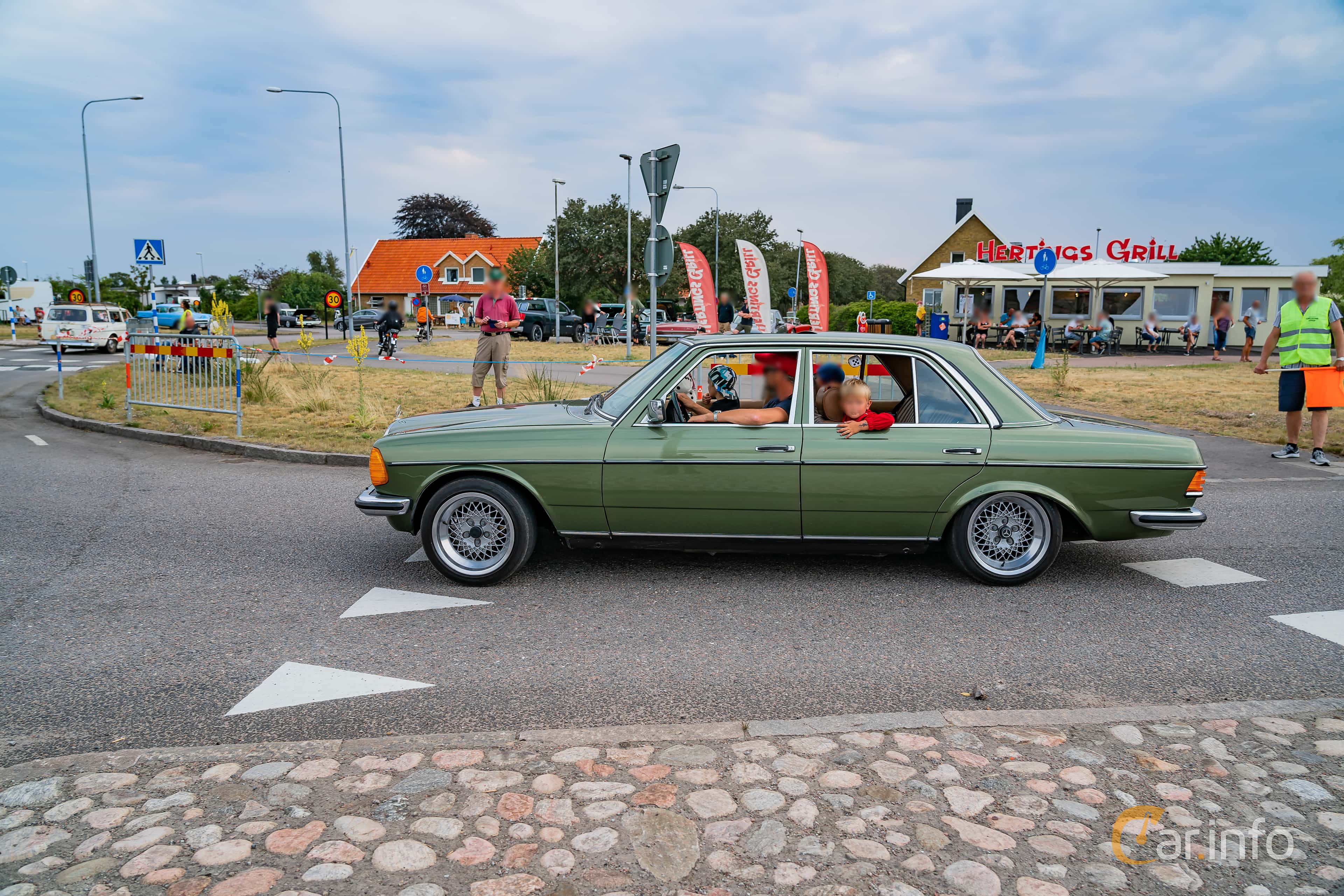 Mercedes-Benz 300 D  Manual, 80hp, 1977