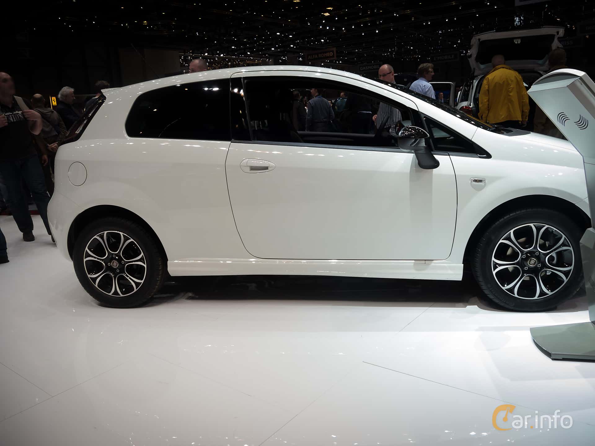 Fiat Punto 3-door generation 199 2nd Facelift 0.9 TwinAir Manual, 6-speed