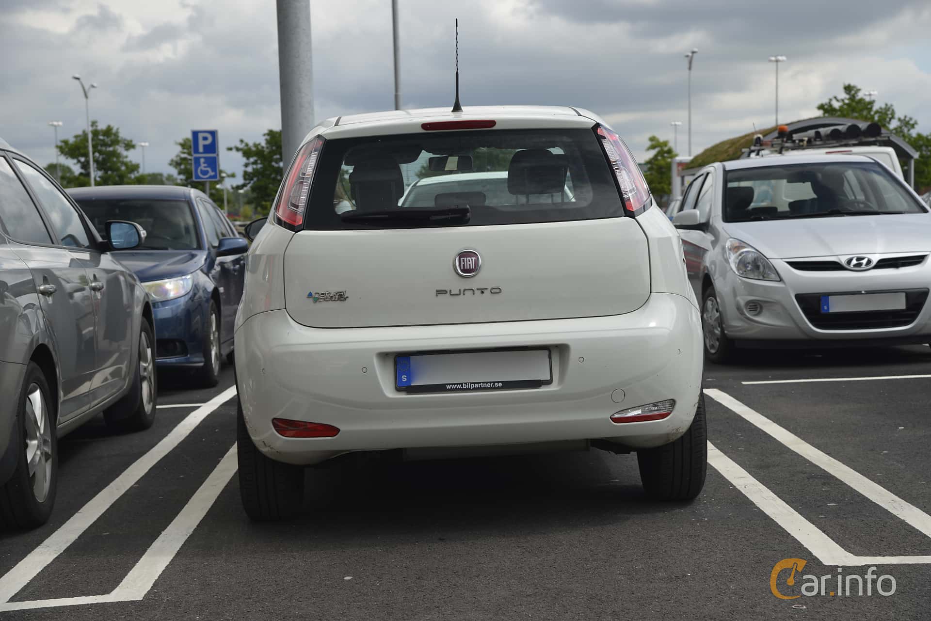 Fiat Punto 5-door 1.4 Natural Power Manual, 69hp, 2018