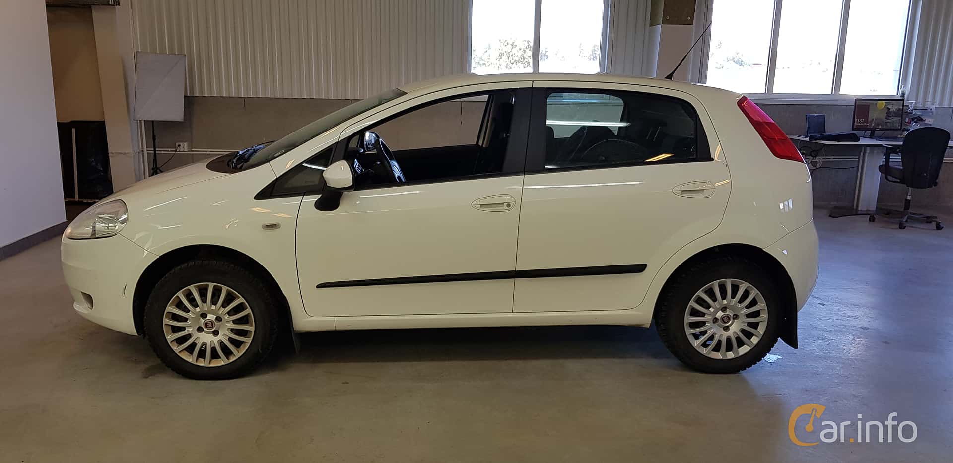 Fiat Grande Punto 5-door 1.4 Manual, 77hp, 2009