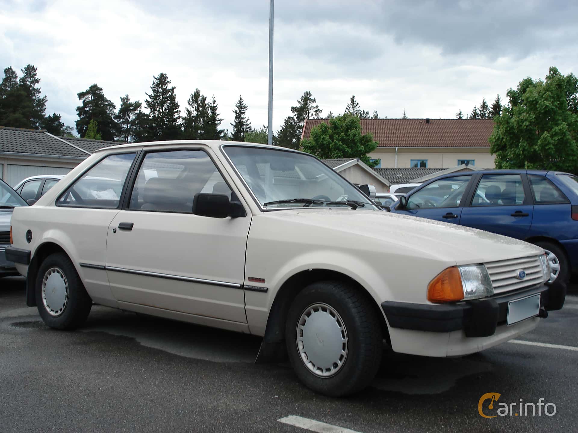 Ford Escort 3-door Hatchback 1.6 Automatic, 79hp, 1984