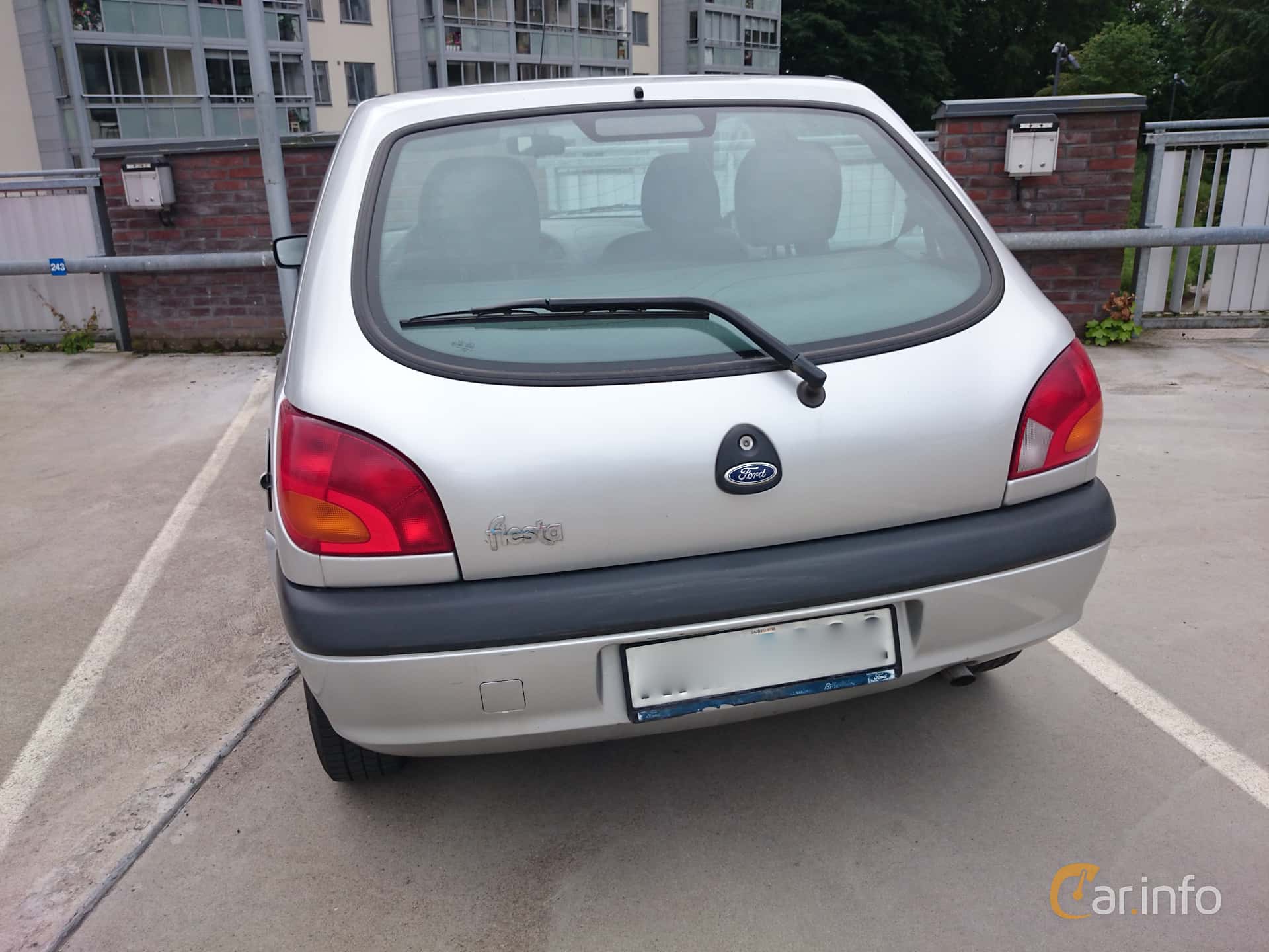 Ford Fiesta 3-door 1.3 Endura-E Manual, 60hp, 2000