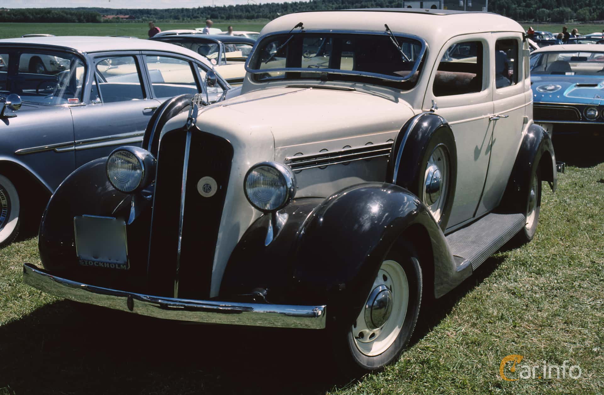 Plymouth Deluxe 4-door Sedan 3.3 Manual, 82hp, 1935