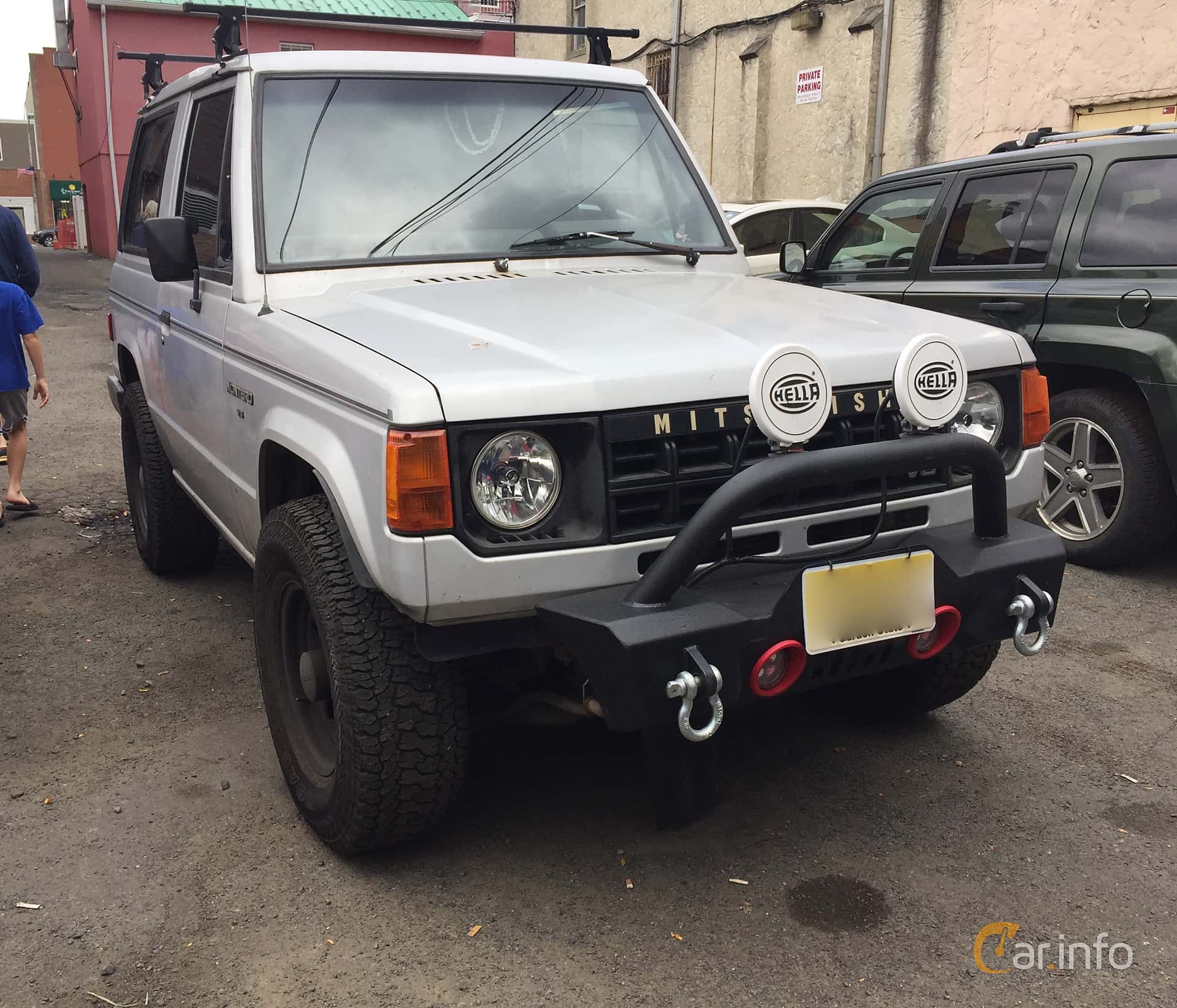 Mitsubishi Pajero 3-door 3.0 V6 4WD 141hp, 1991