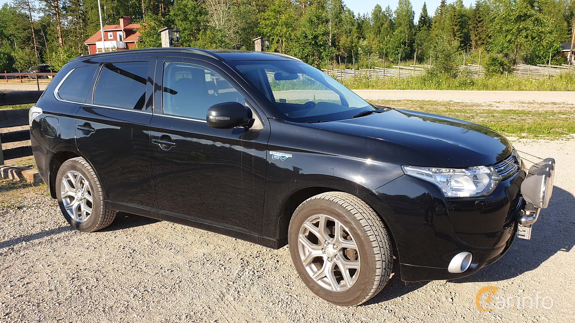 Mitsubishi Outlander P-HEV 2.0 Hybrid 4WD CVT, 203hp, 2013