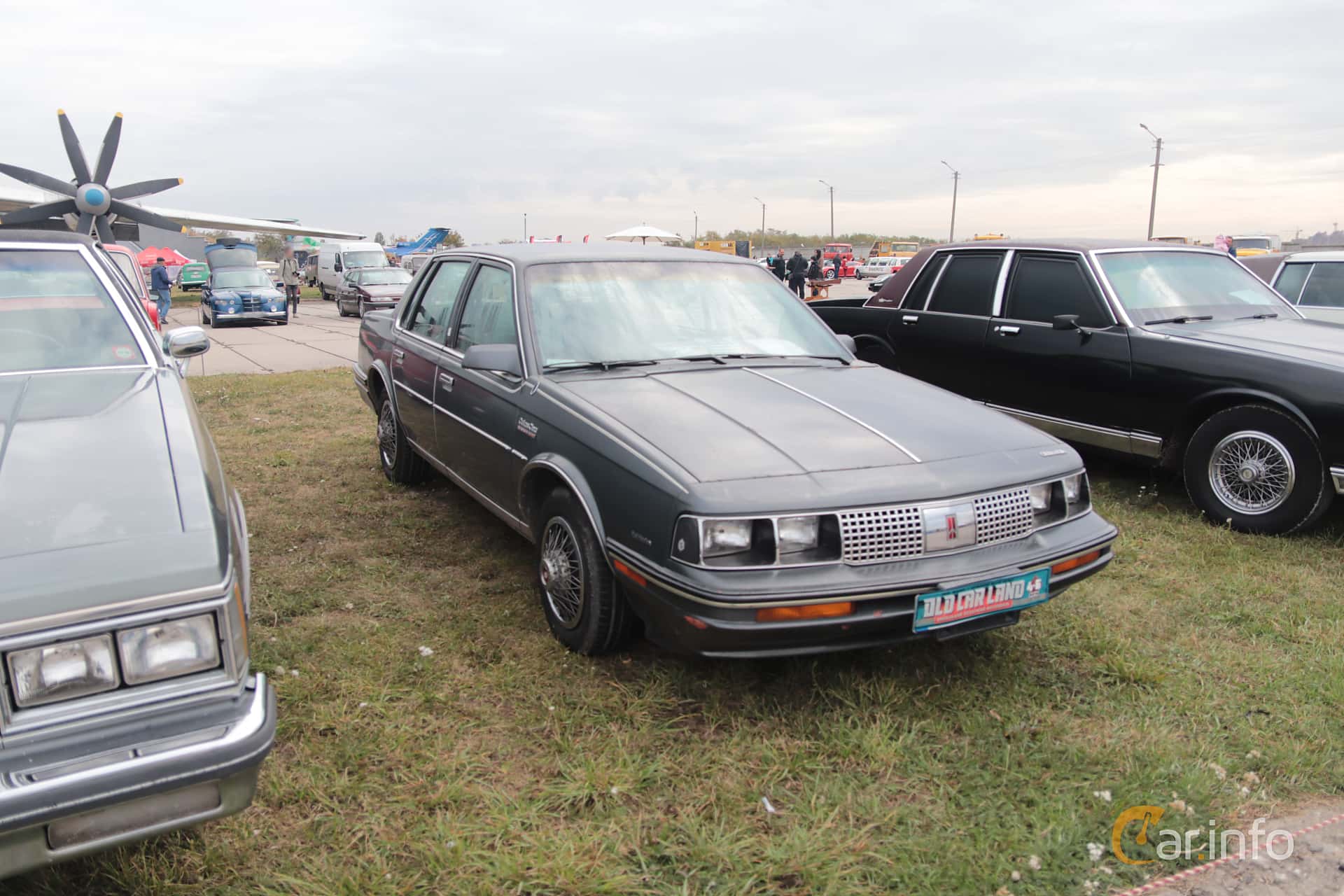 Oldsmobile Cutlass Ciera Sedan 4.3 V6 Automatic, 1982