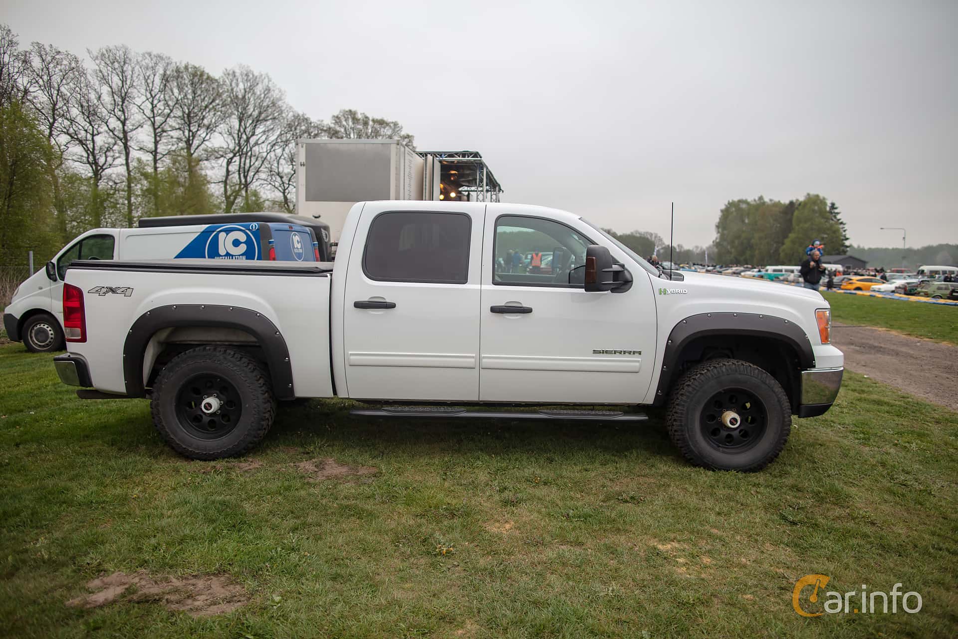 GMC Sierra Crew Cab 6.0 V8 4WD Automatic, 337hp, 2013