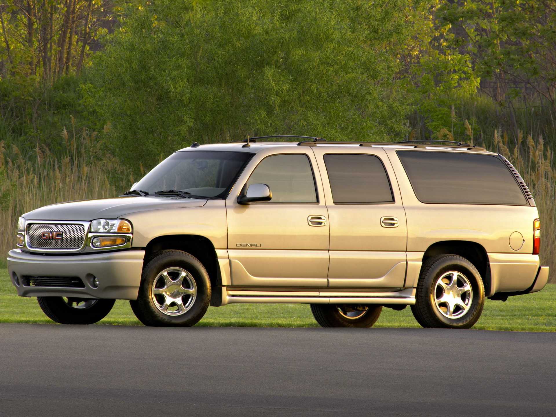 GMC Yukon XL 6.0 V8  Automatic, 329hp, 2003