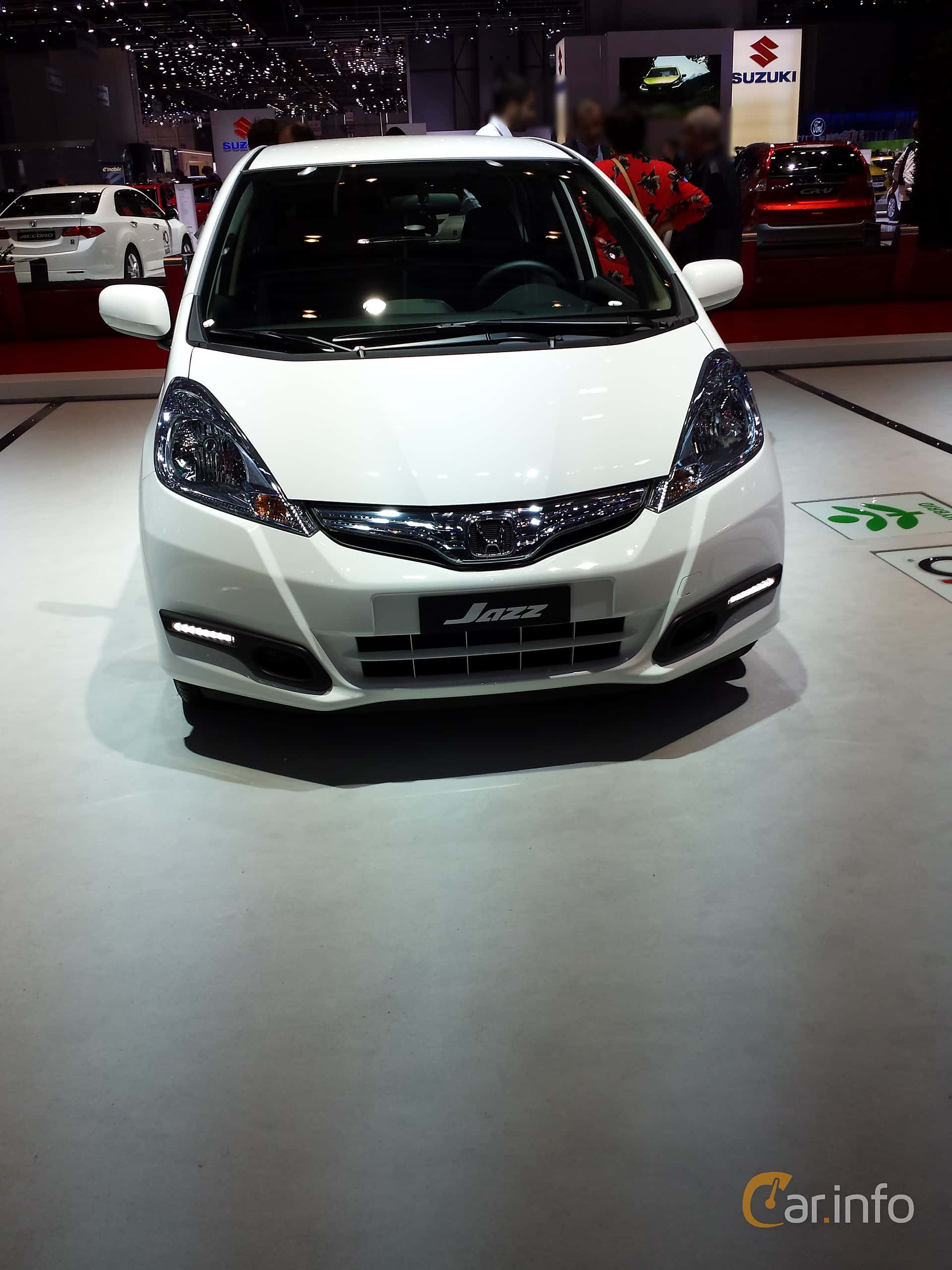 Honda Jazz 1.3 i-DSI i-VTEC CVT, 102hp, 2014