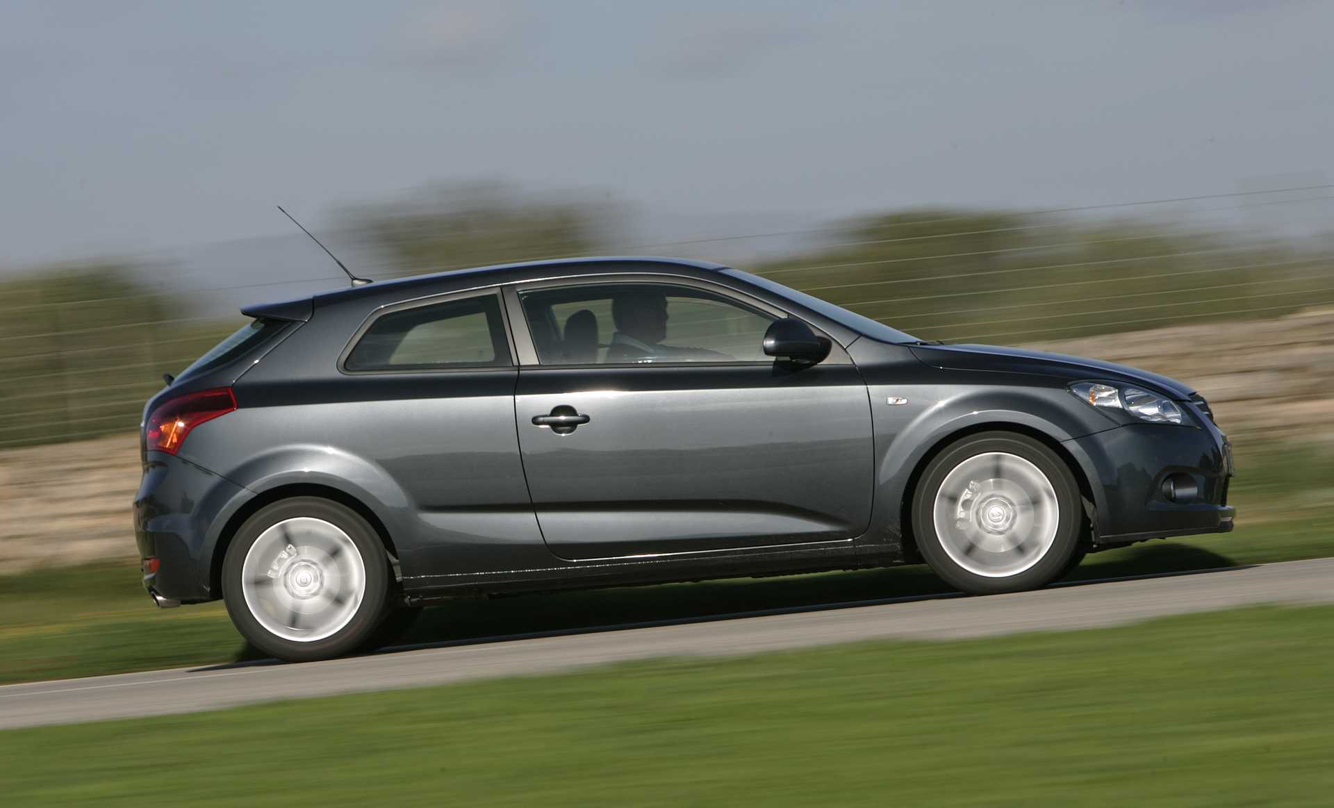 Kia pro_cee'd 2.0 CVVT Manual, 143hp, 2011