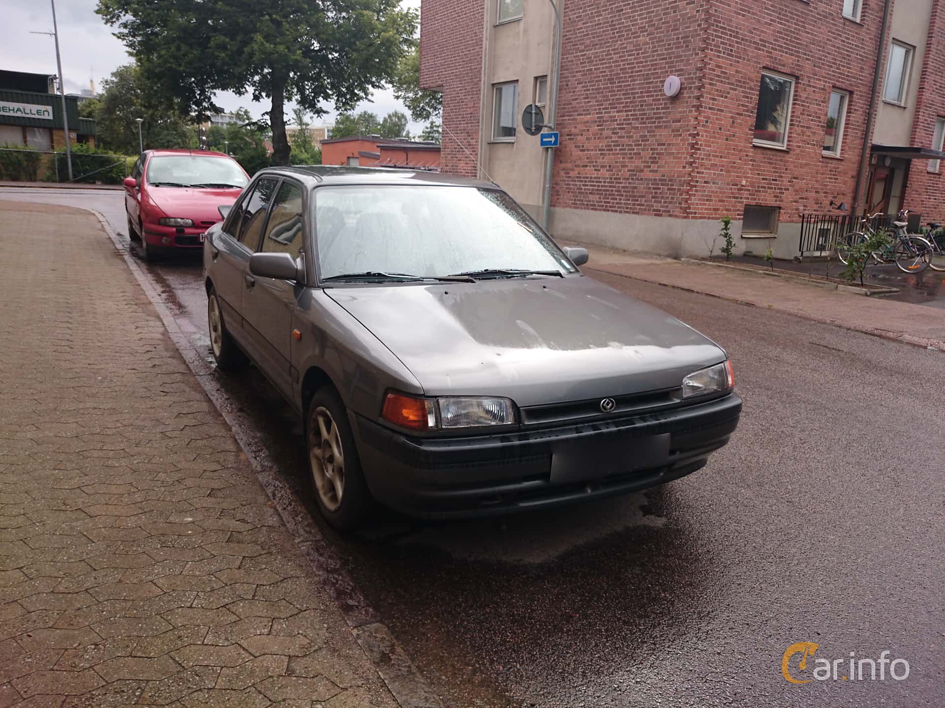 Mazda 323 Sedan 1.6 Manual, 88hp, 1992