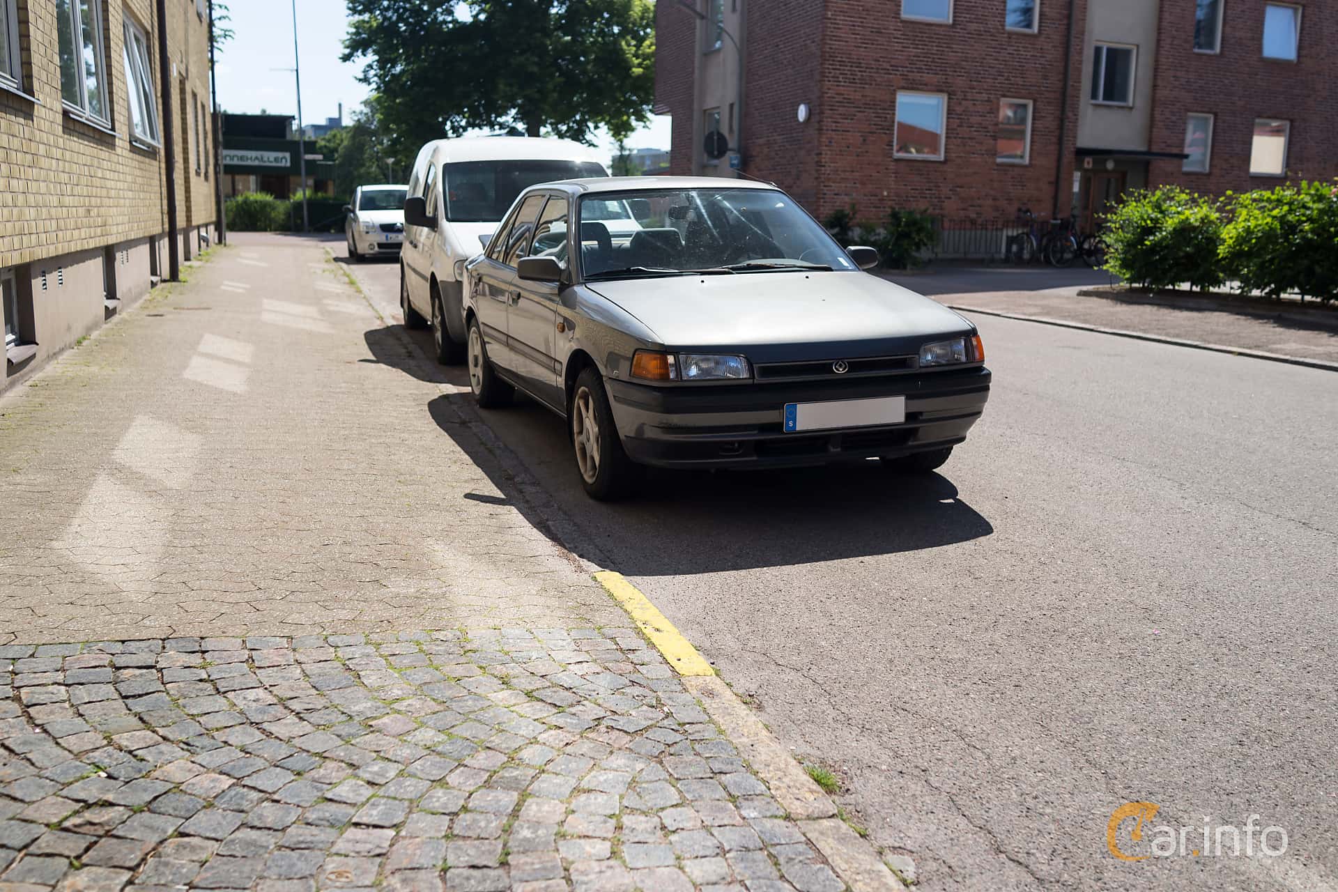 Mazda 323 Sedan 1.6 Manual, 88hp, 1995