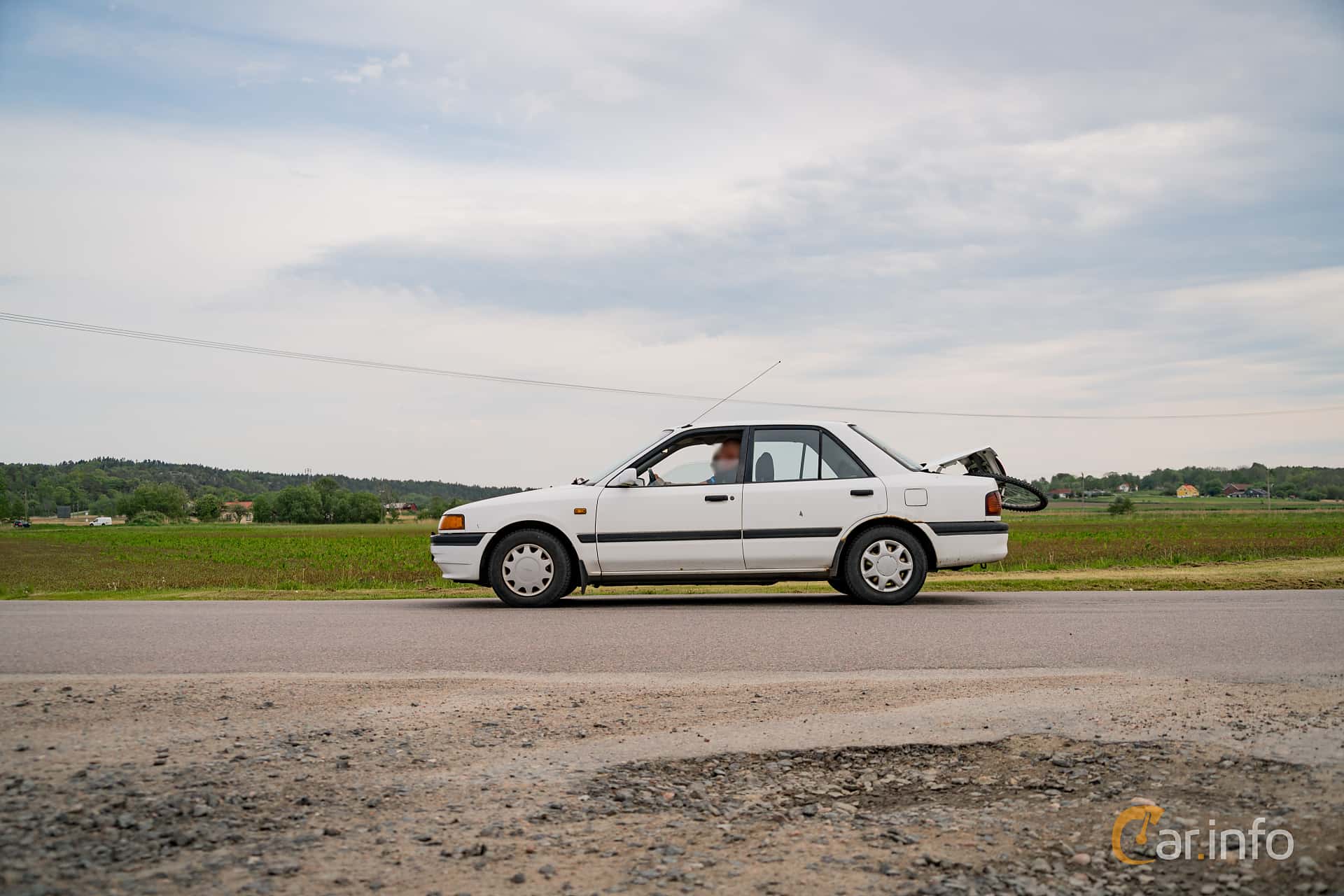 Mazda 323 Sedan 1.8 Manual, 103hp, 1992
