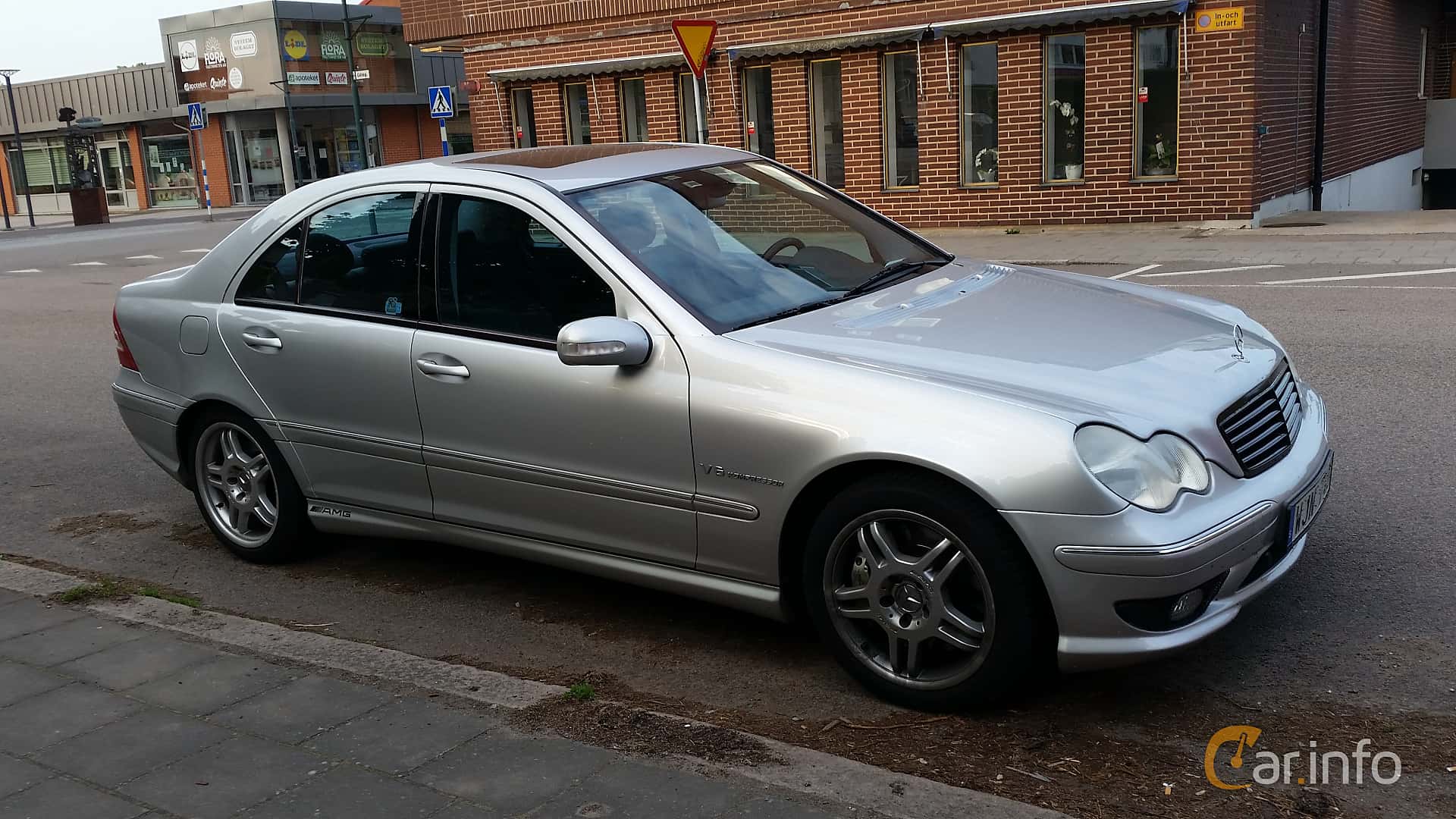 Mercedes-Benz C 32 AMG  Automatic, 354hp, 2003