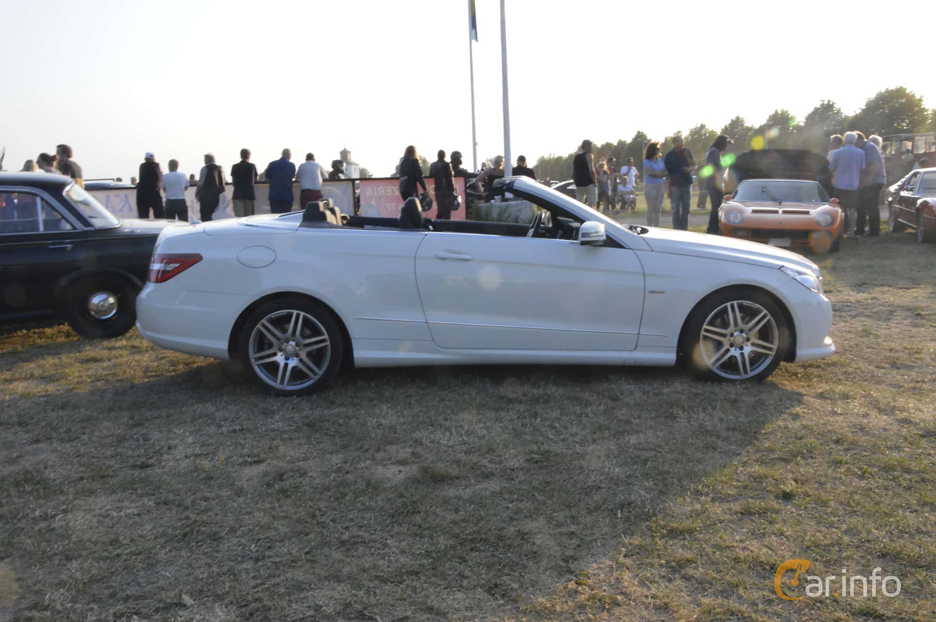 Mercedes-Benz E 200 Cabriolet BlueEFFICIENCY  Manual, 184hp, 2013