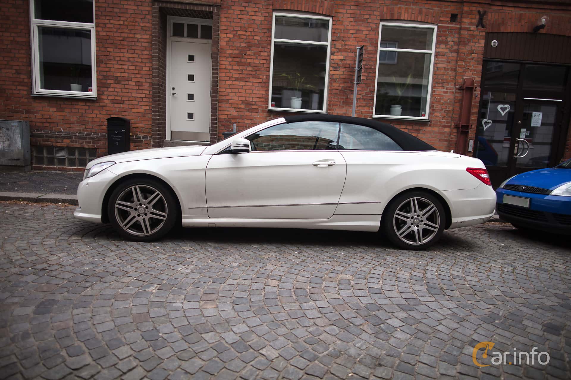 Mercedes-Benz E 300 Cabriolet BlueEFFICIENCY  7G-Tronic, 252hp, 2013