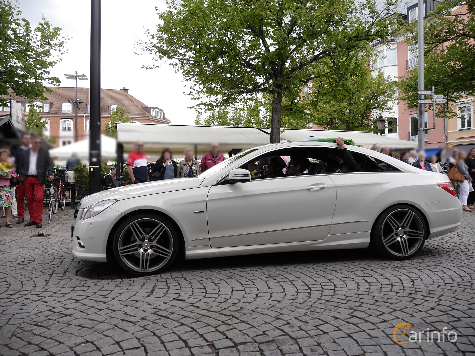 Mercedes-Benz E 200 Coupé BlueEFFICIENCY  184hp, 2013